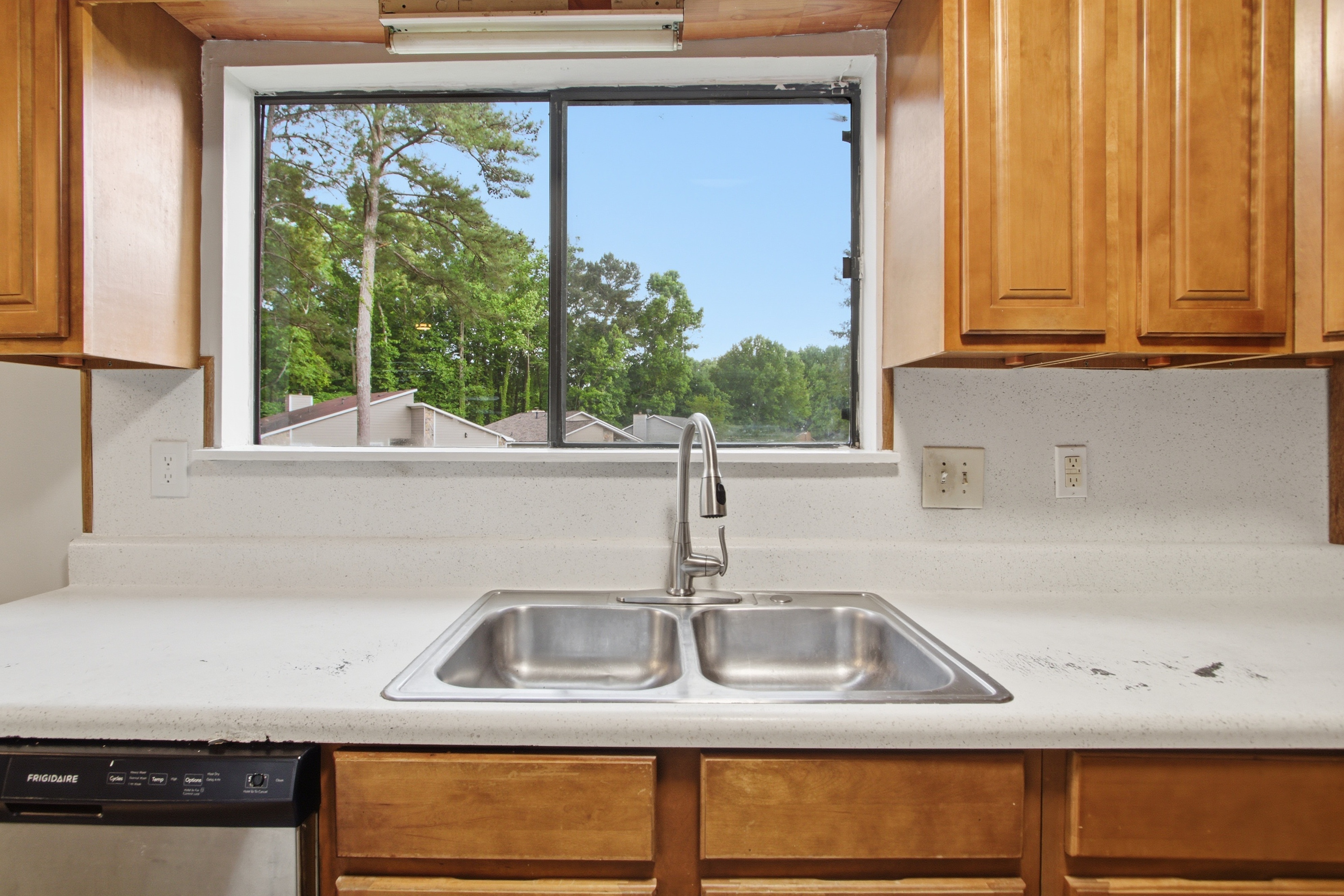 Photo 14 of 31 of 8132 Creekstone Ct, Riverdale, GA
