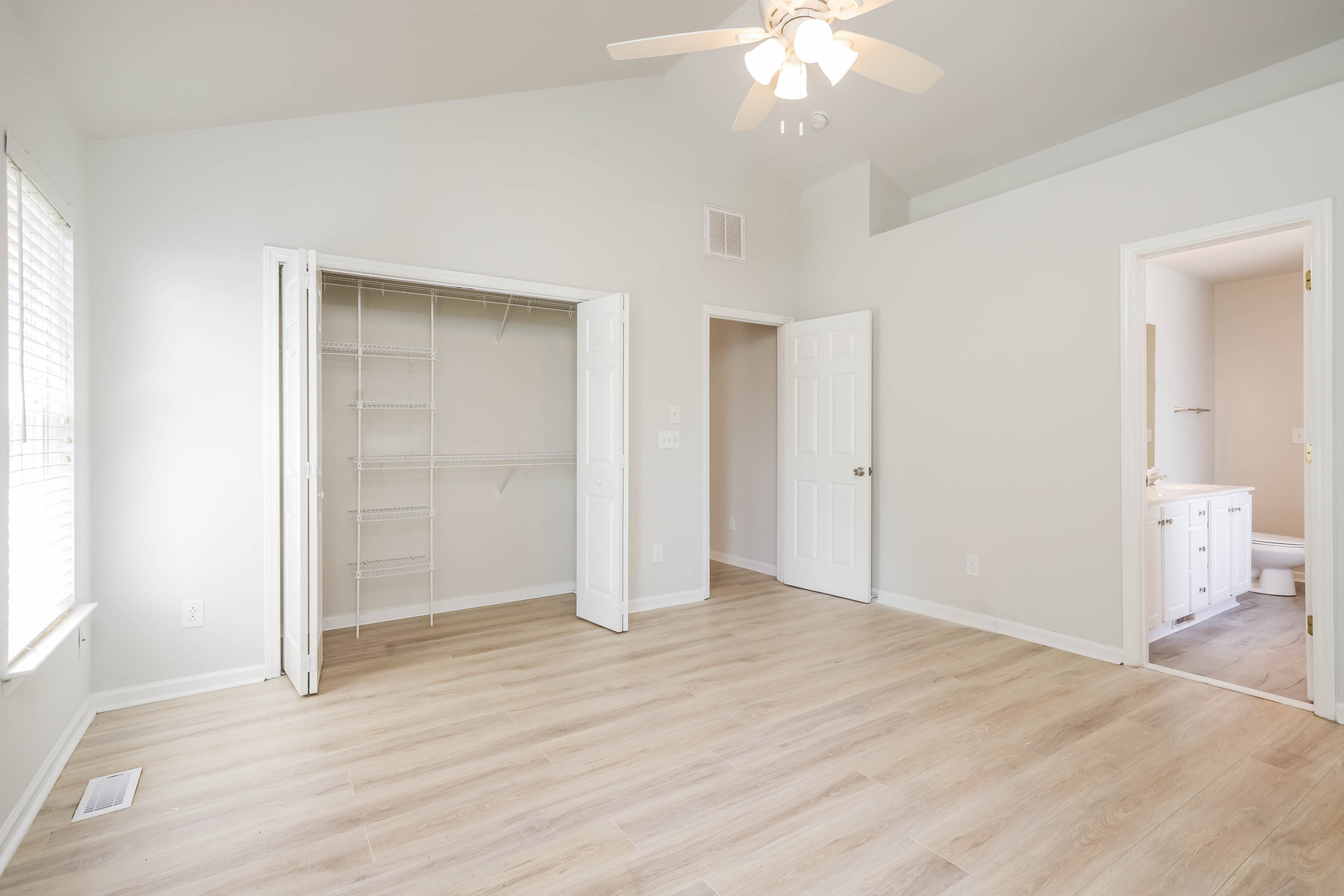 Photo 6 of 22 of 503 Plateau Dr, Greenville, NC