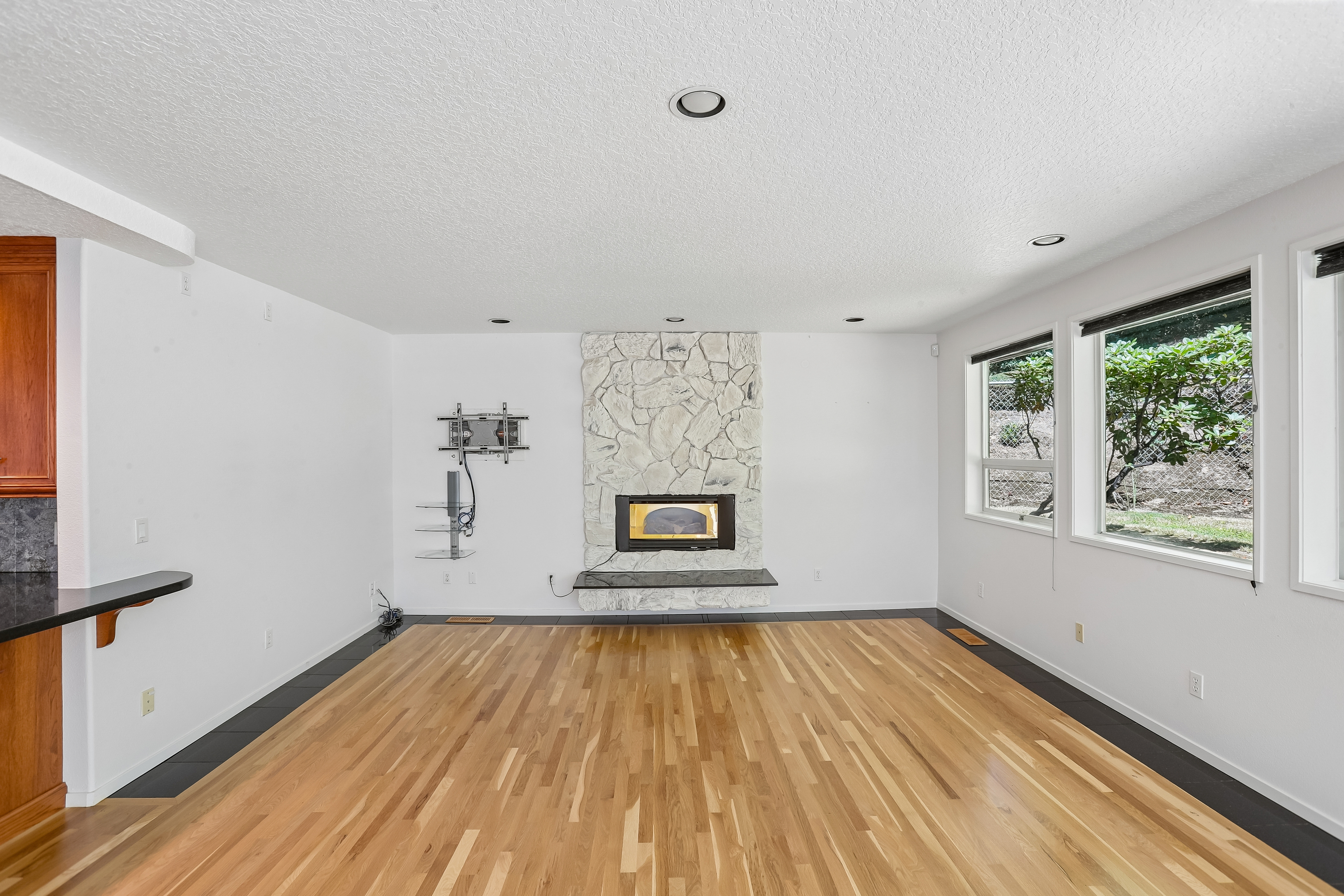 Photo 3 of 35 of 10838 S Southridge Dr, Portland, OR