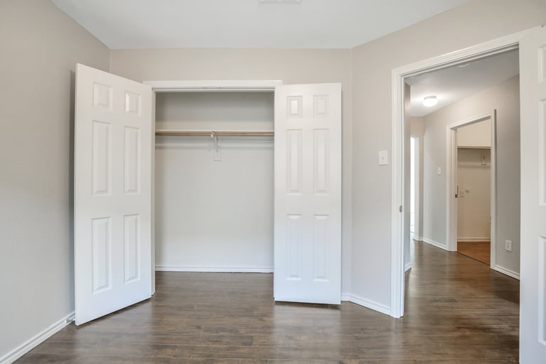 Photo 18 of 26 - 5209 Mirror Lake Dr, Haltom City, TX 76117