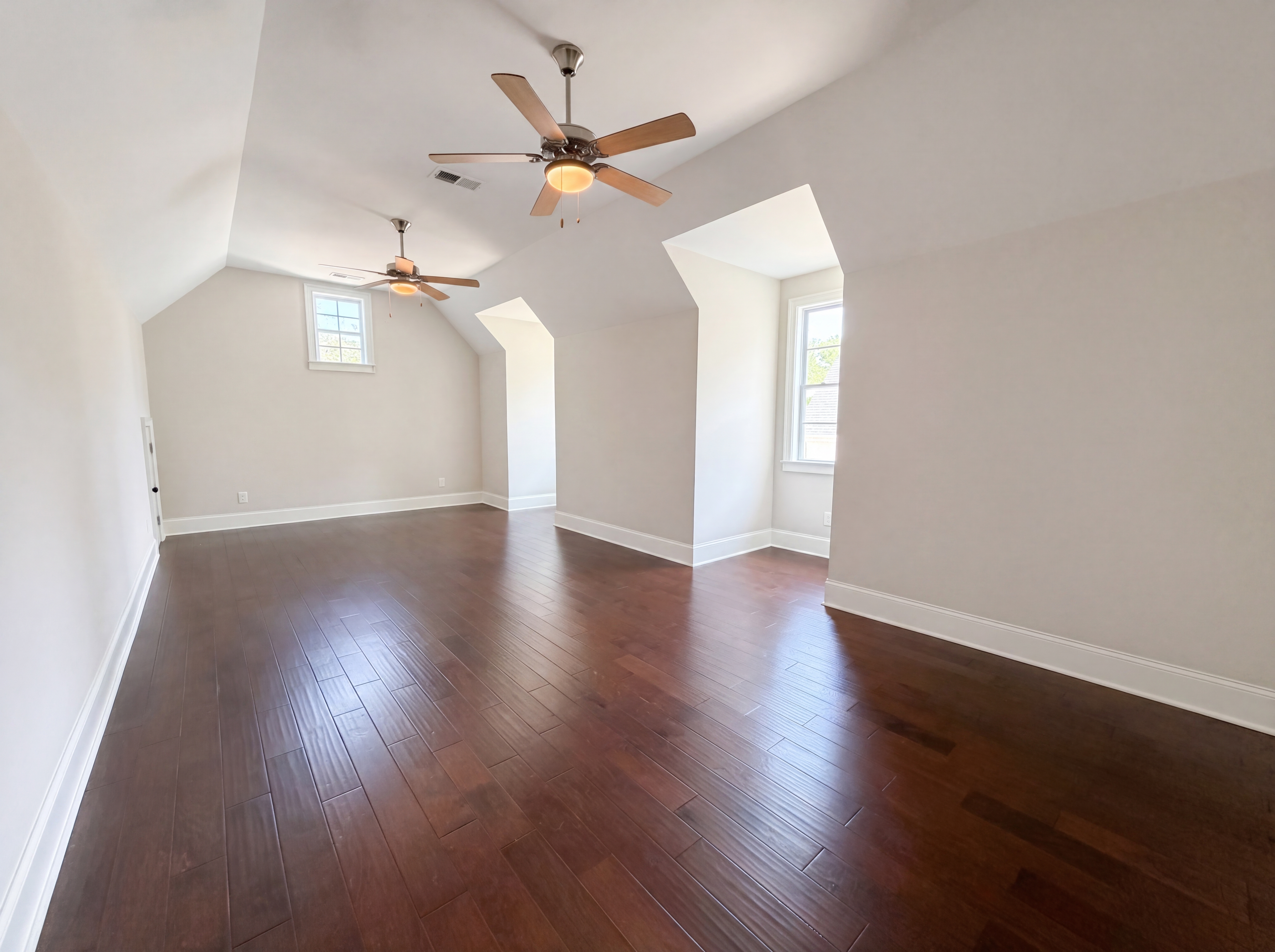 Photo 12 of 36 of 1901 Parrish Dr, Columbia, SC