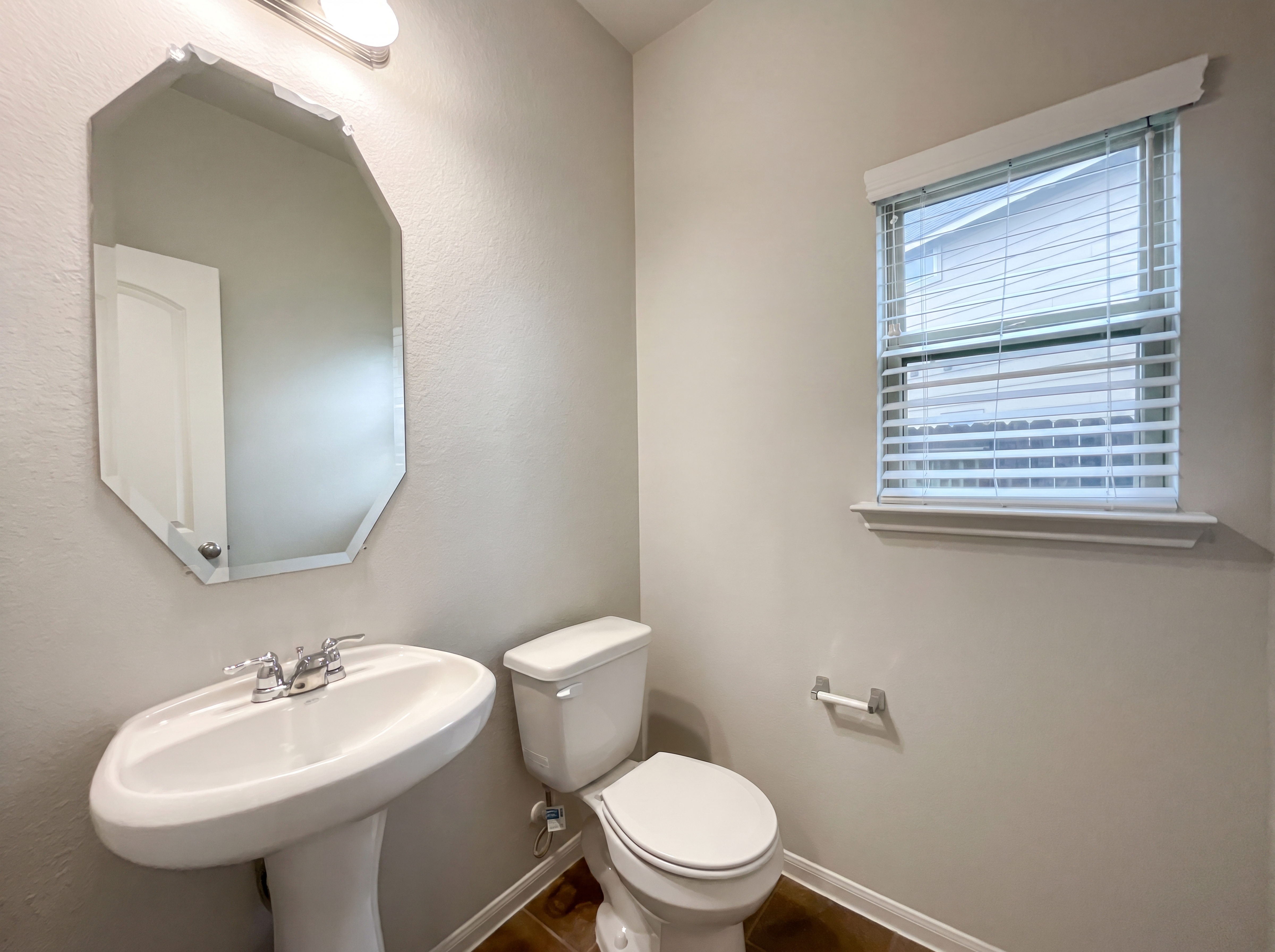 Photo 11 of 20 of 10310 Lake Huron Dr, Humble, TX