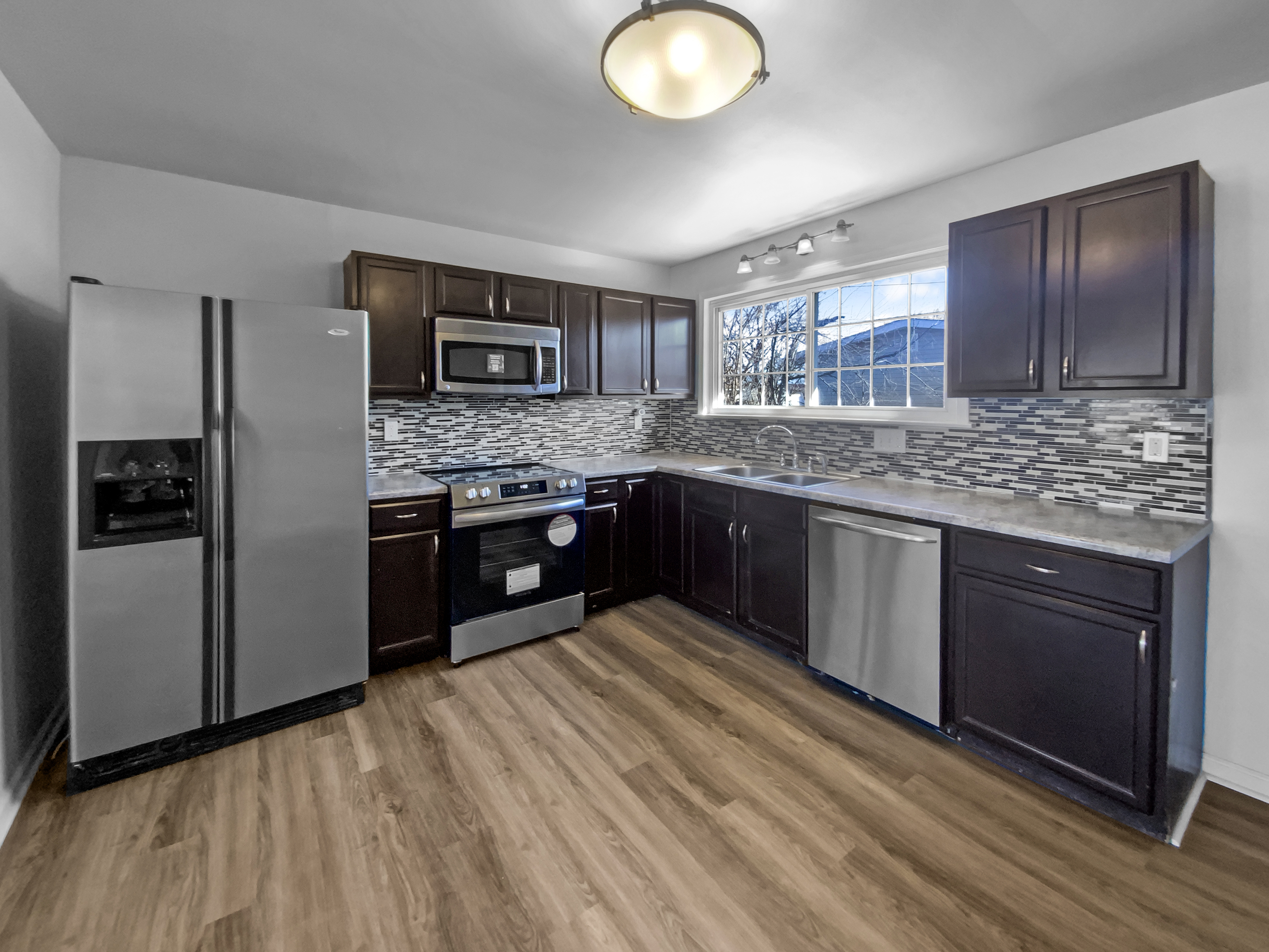 Photo 2 of 18 of 2190 Love Ln, Florissant, MO
