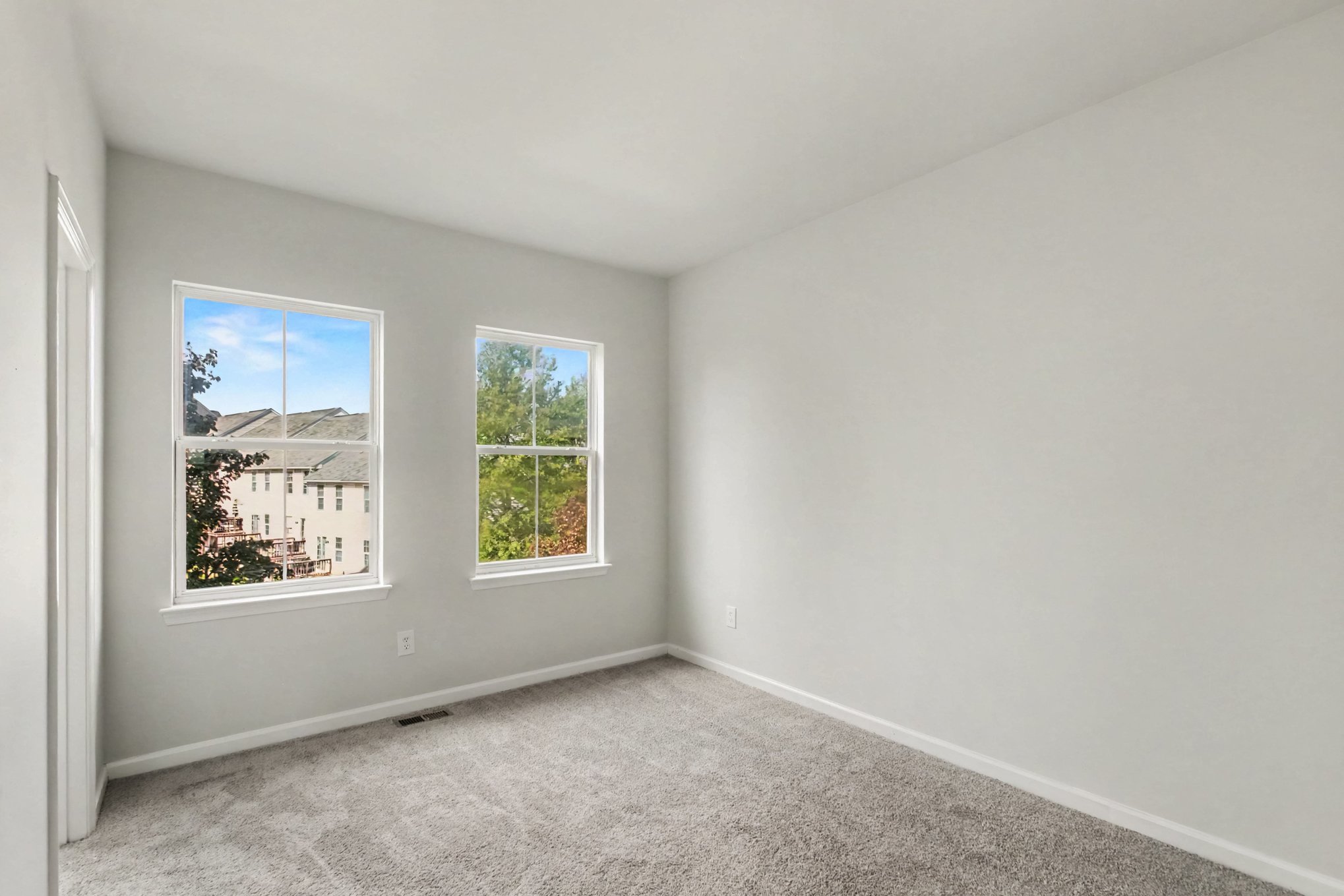 Photo 9 of 19 of 16759 Shingle Oak Dr, Woodbridge, VA