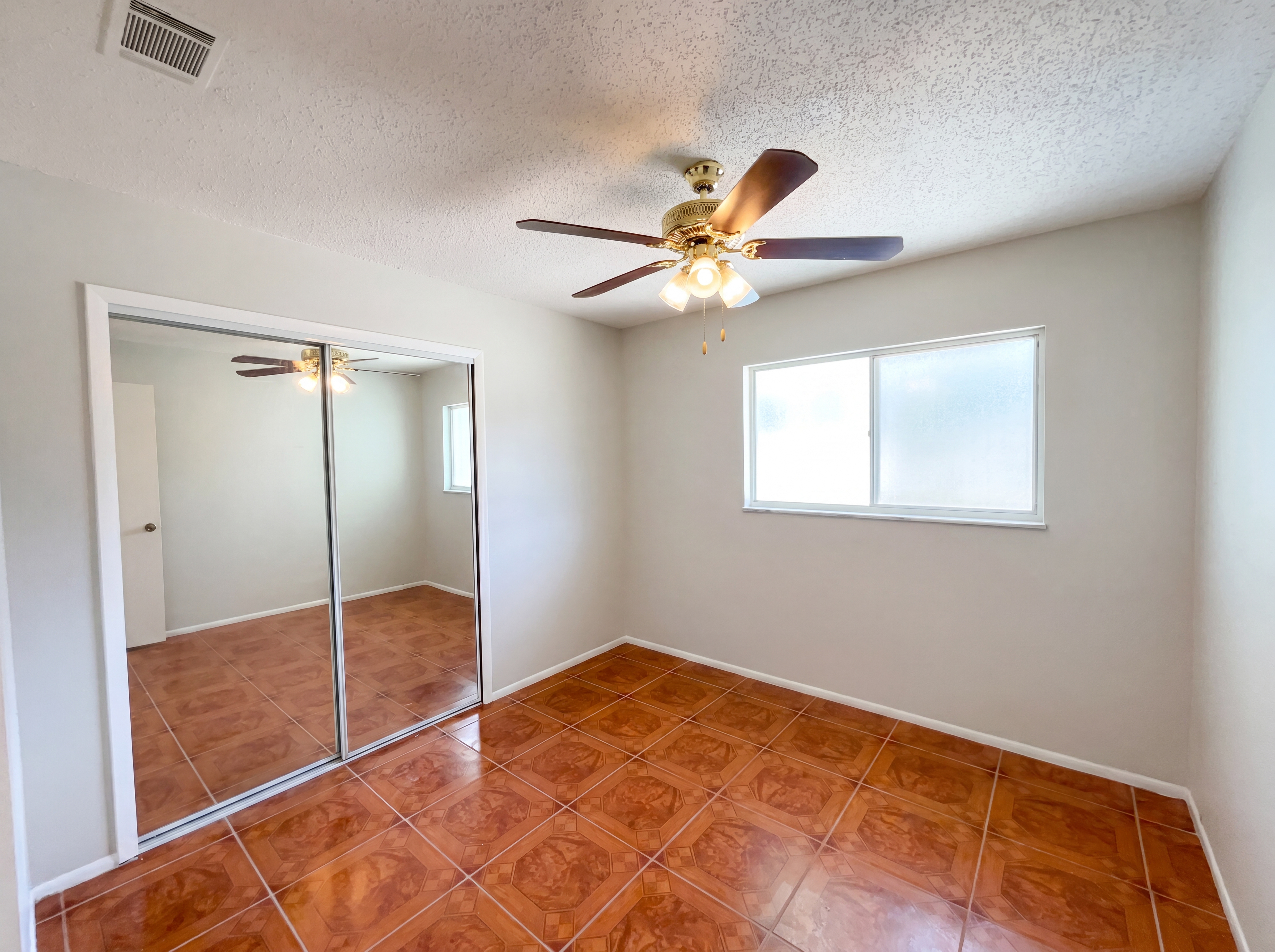 Photo 4 of 27 of 4805 Beacon St, Orlando, FL