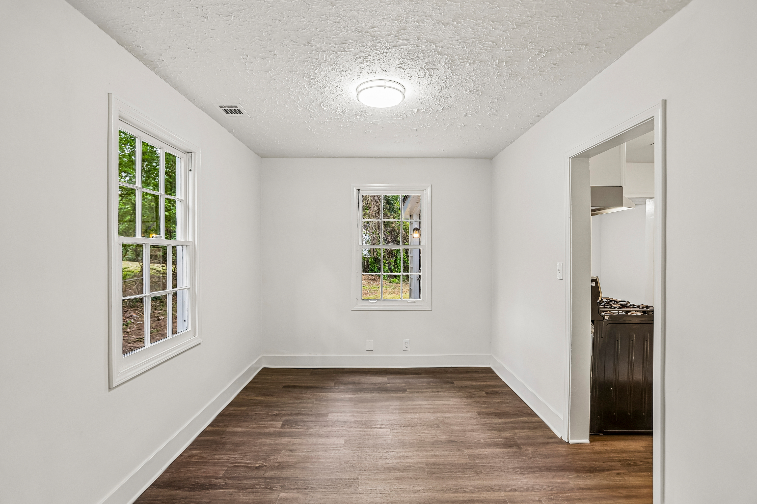 Photo 17 of 53 of 1330 Lynford Dr SW, Atlanta, GA