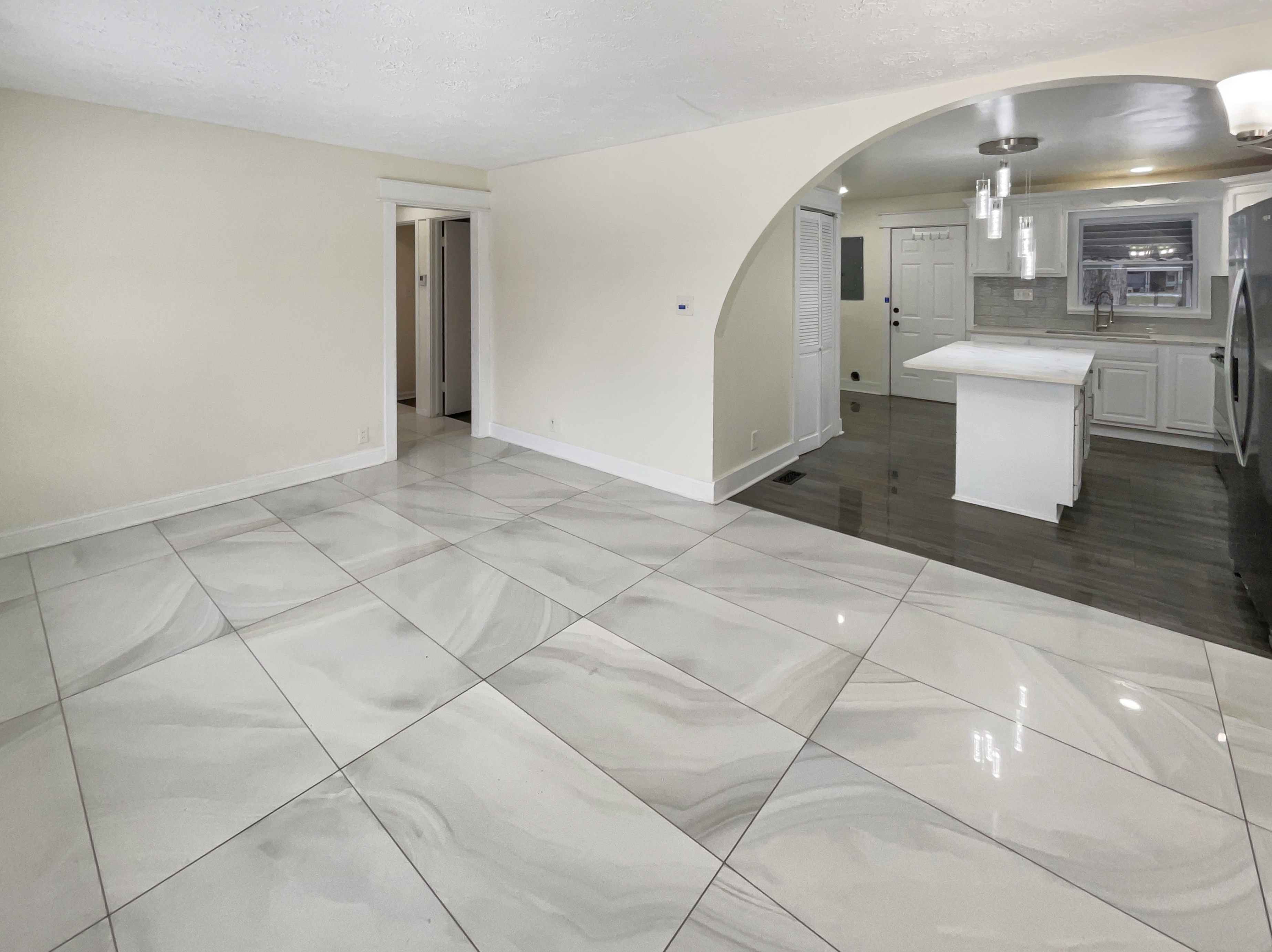 Photo 7 of 17 of 4055 N Grand Ave, Indianapolis, IN