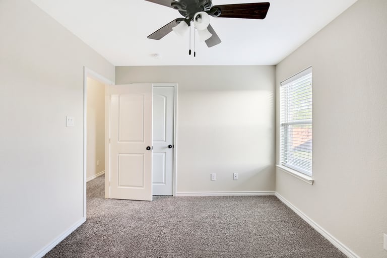 Photo 18 of 25 - 6016 Beachview Ln, Fort Worth, TX 76179