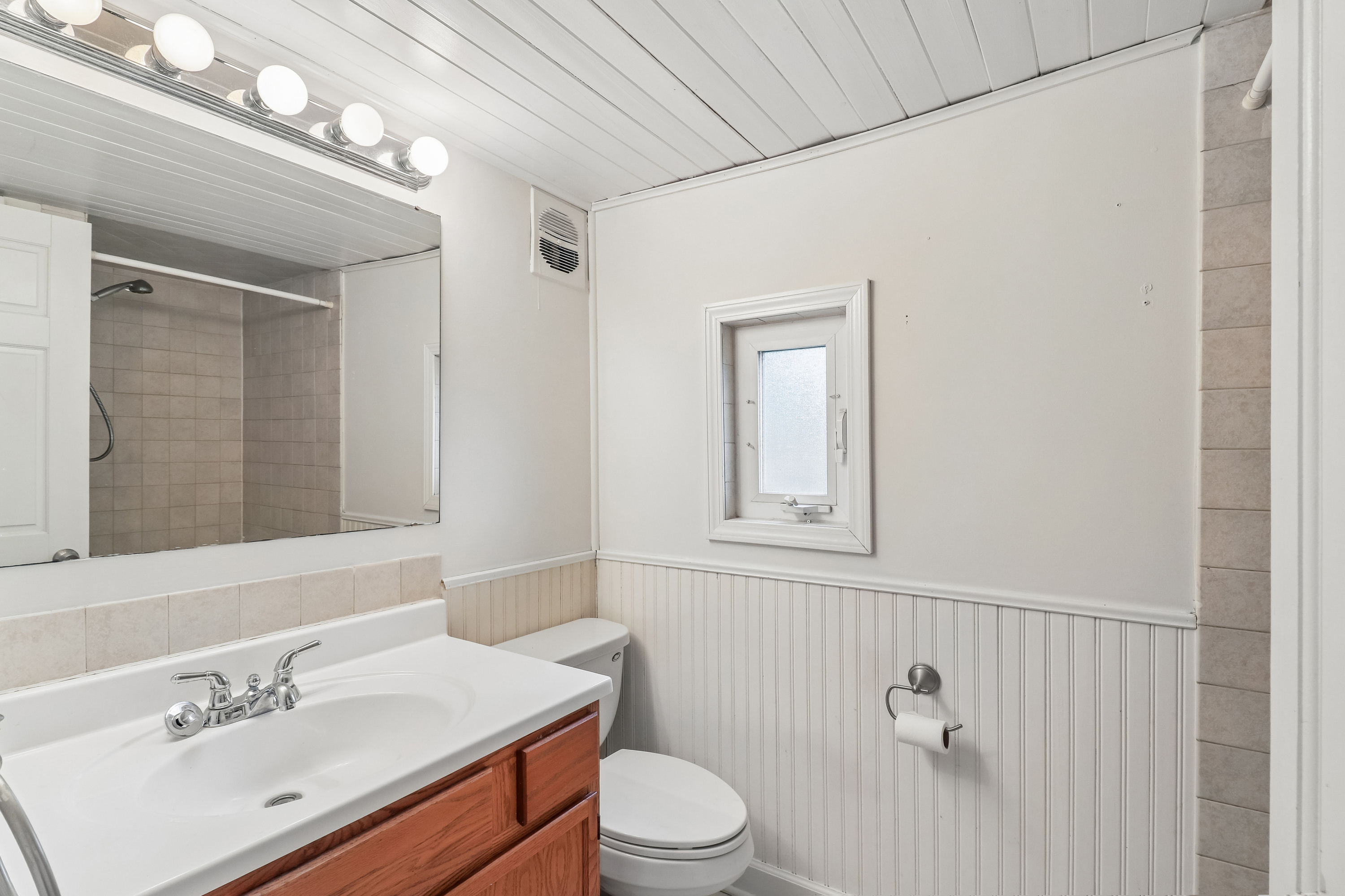 Photo 6 of 35 of 4811 Roslyn Rd, Downers Grove, IL