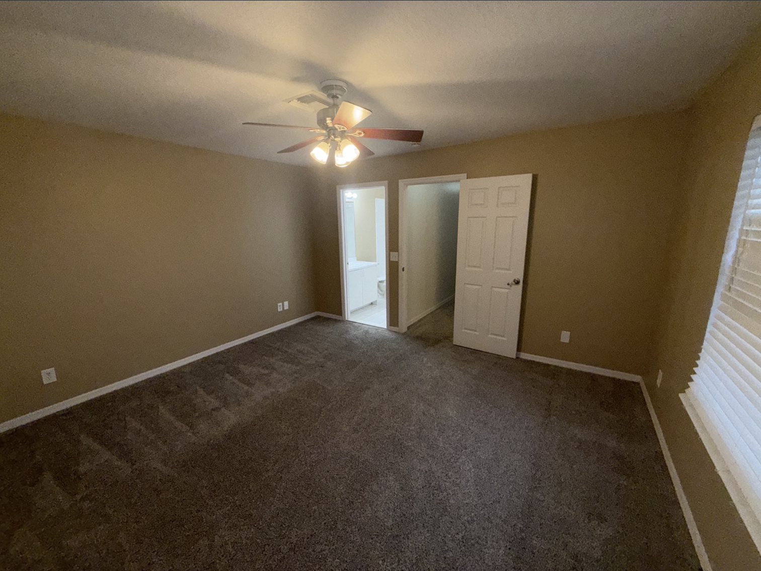 Photo 12 of 19 of 1538 N Lawnwood Cir, Fort Pierce, FL