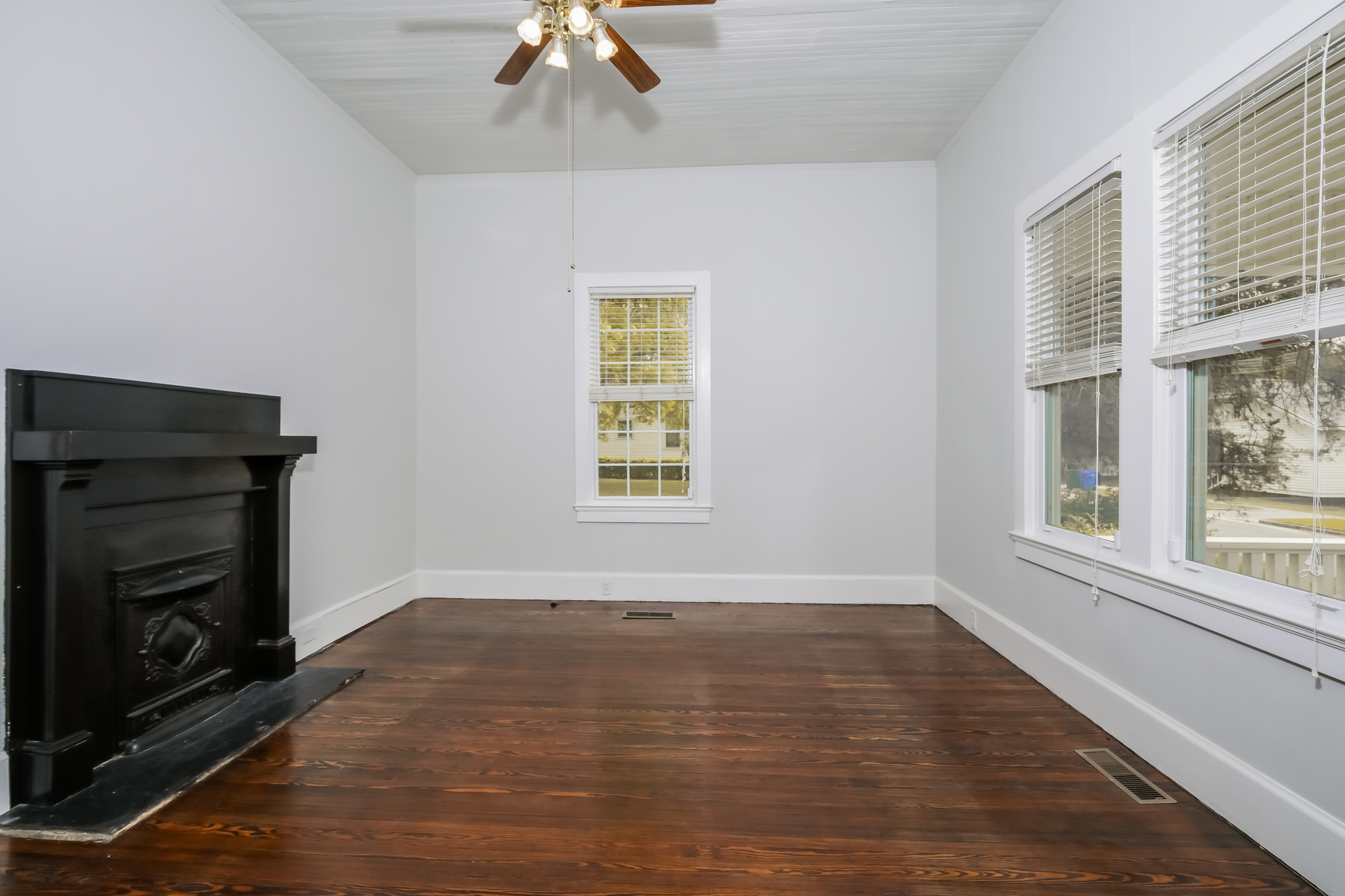 Photo 3 of 21 of 208 E Capitola Ave, Kinston, NC