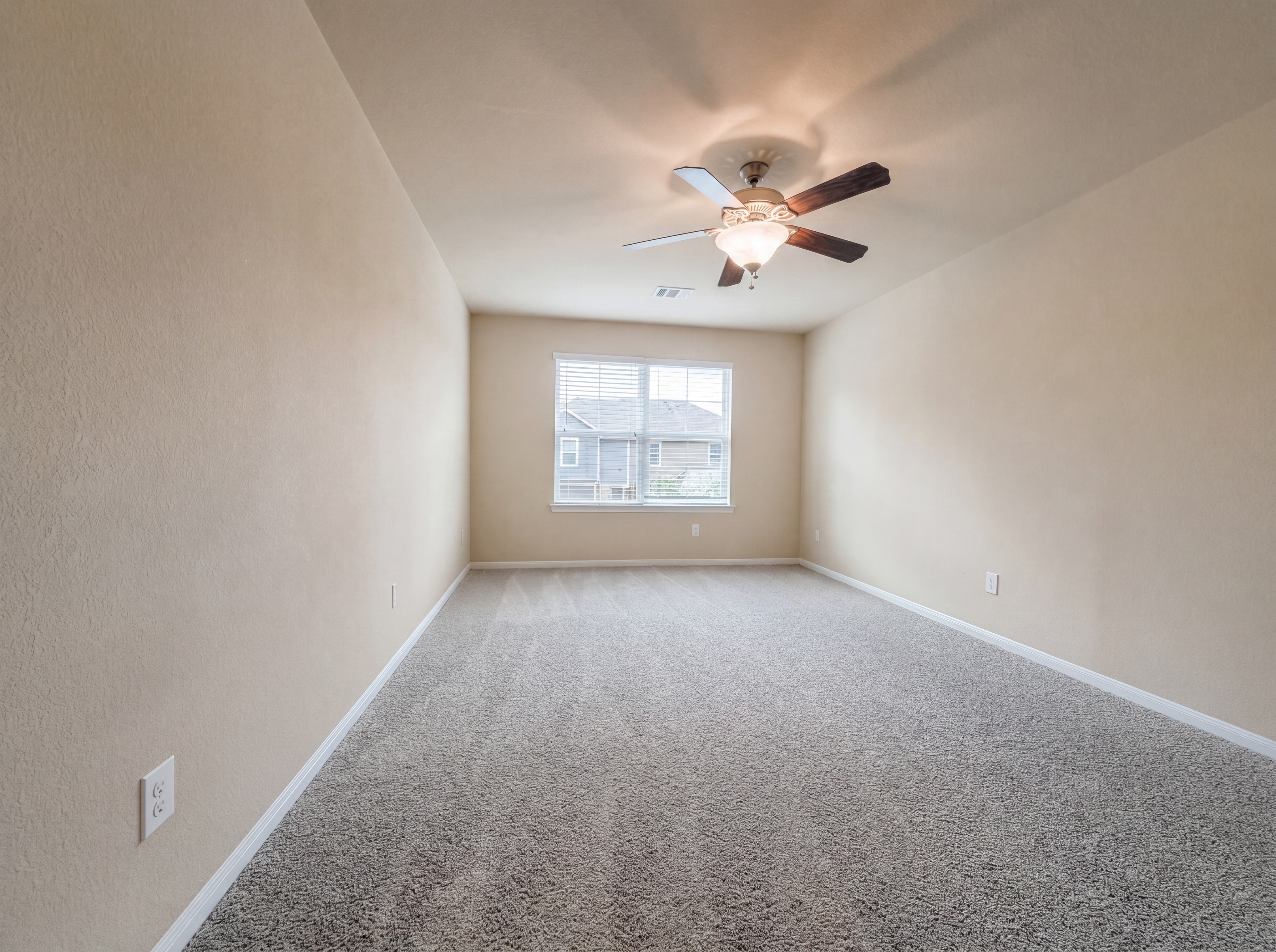 Photo 11 of 21 of 9965 Boulder Bend Ln, Brookshire, TX