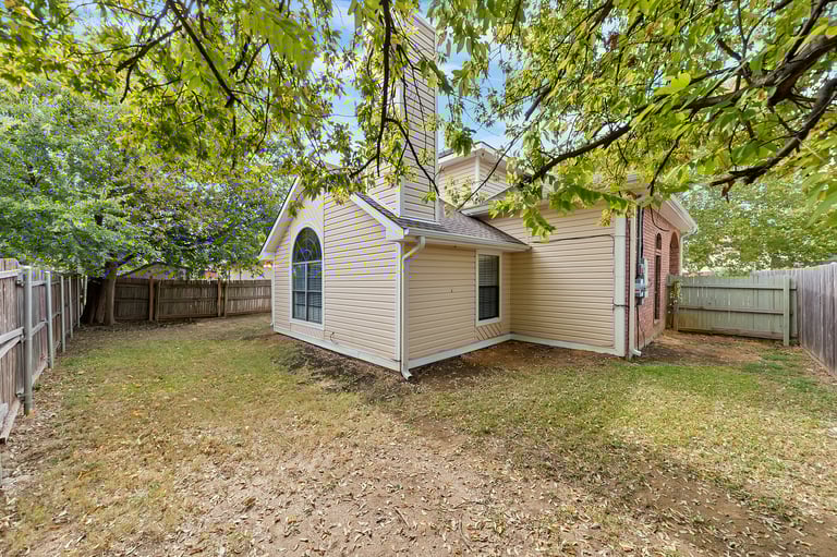 Photo 5 of 35 - 6711 Keeler Dr, Arlington, TX 76001