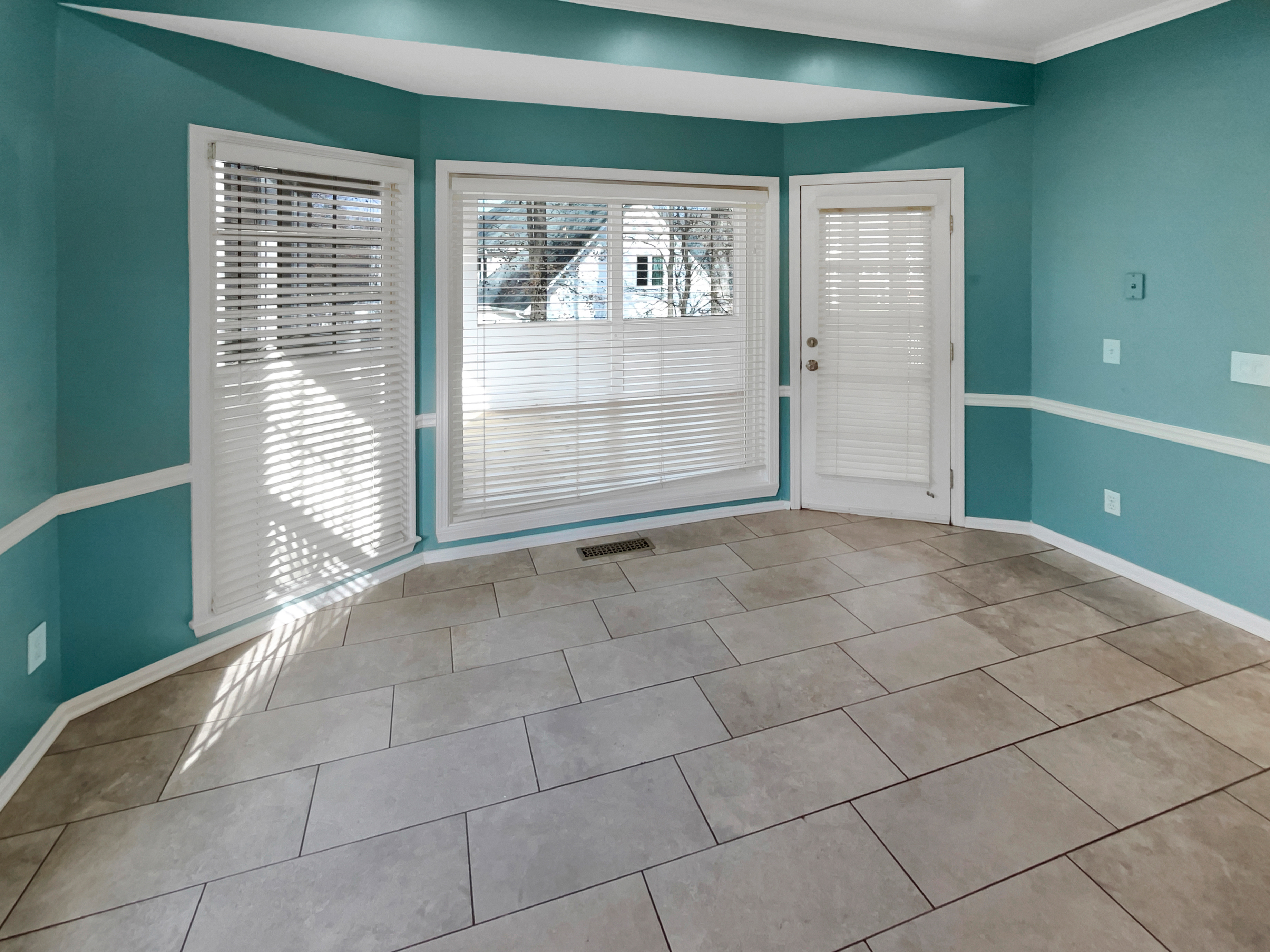Photo 16 of 68 of 1370 Providence Dr, Lawrenceville, GA