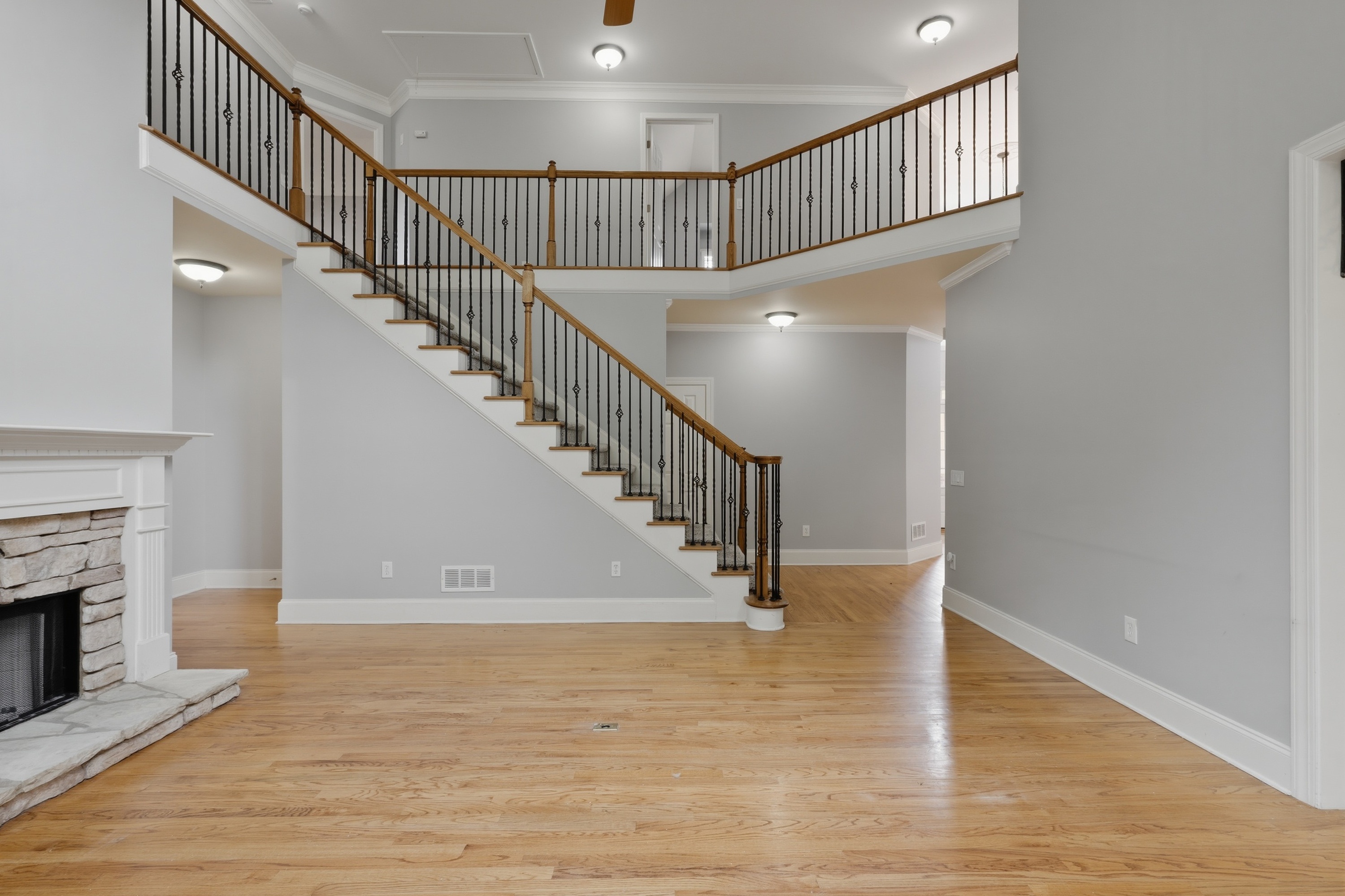 Photo 5 of 51 of 4530 Oak Brook Dr SE, Smyrna, GA