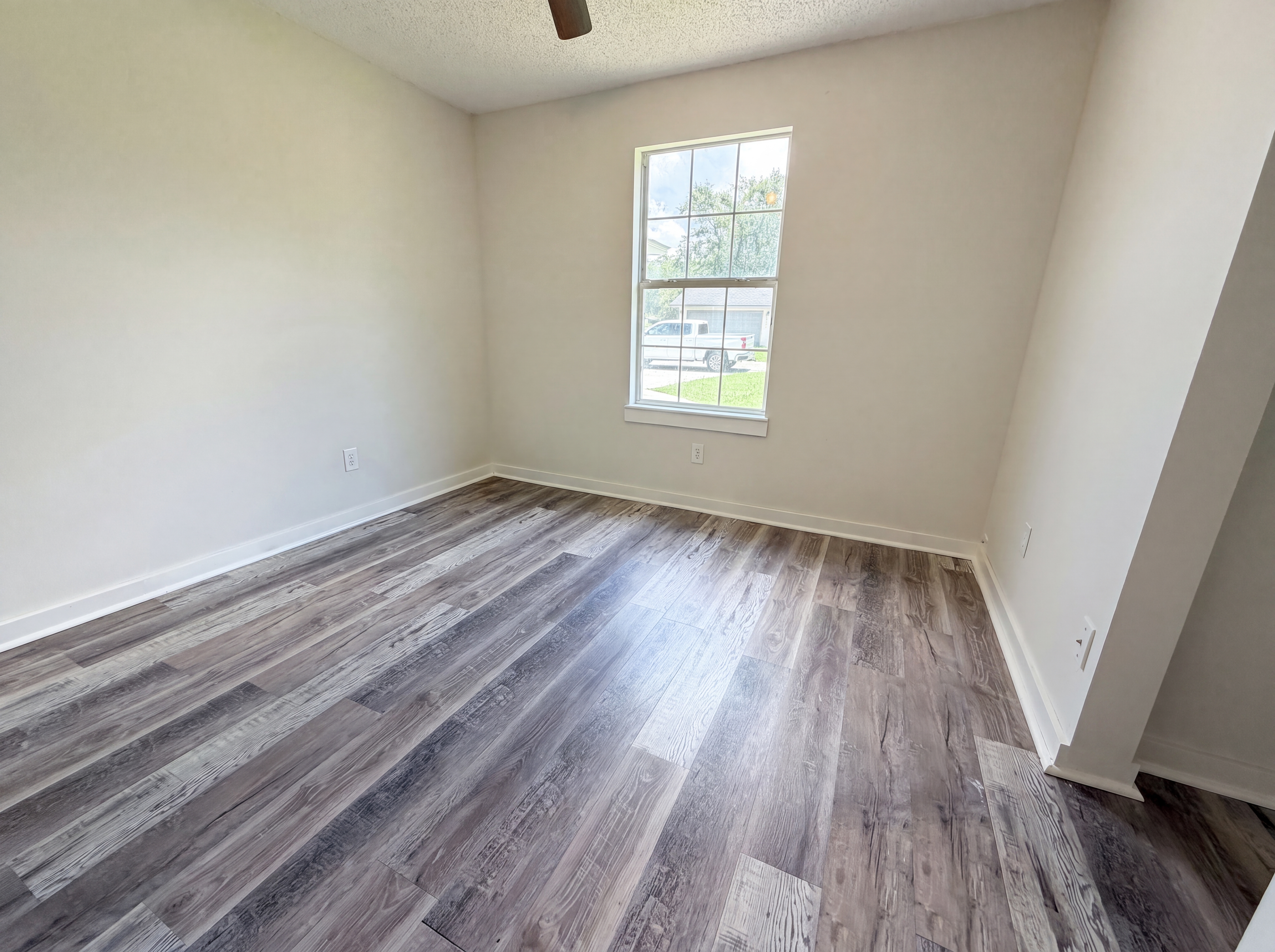 Photo 11 of 16 of 7957 Jacques Dr, Jacksonville, FL