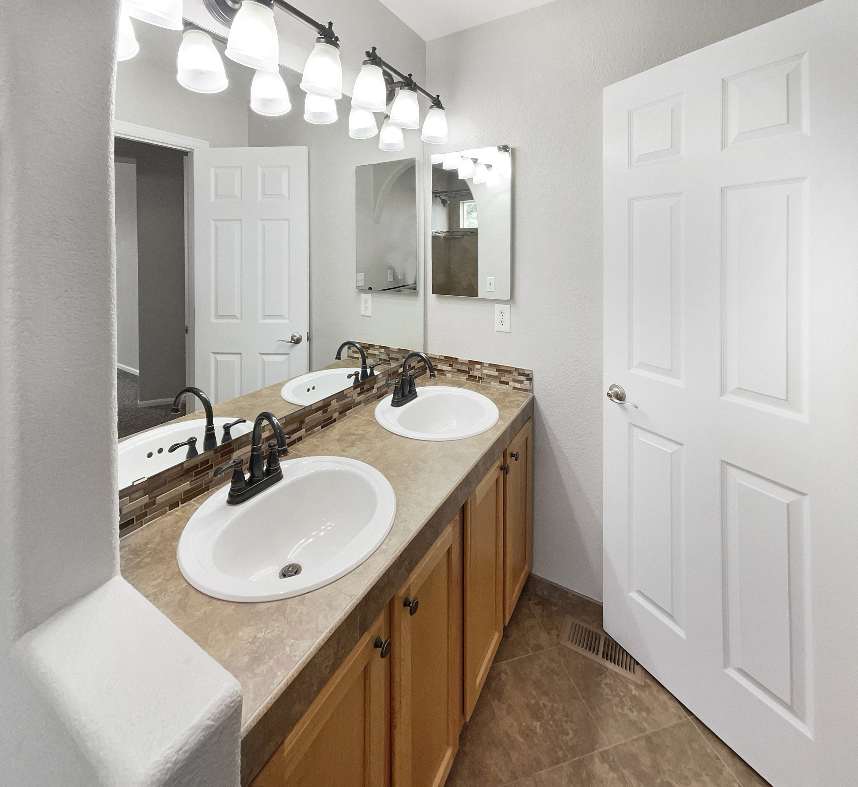 Photo 14 of 22 of 10674 Cherrington St, Highlands Ranch, CO