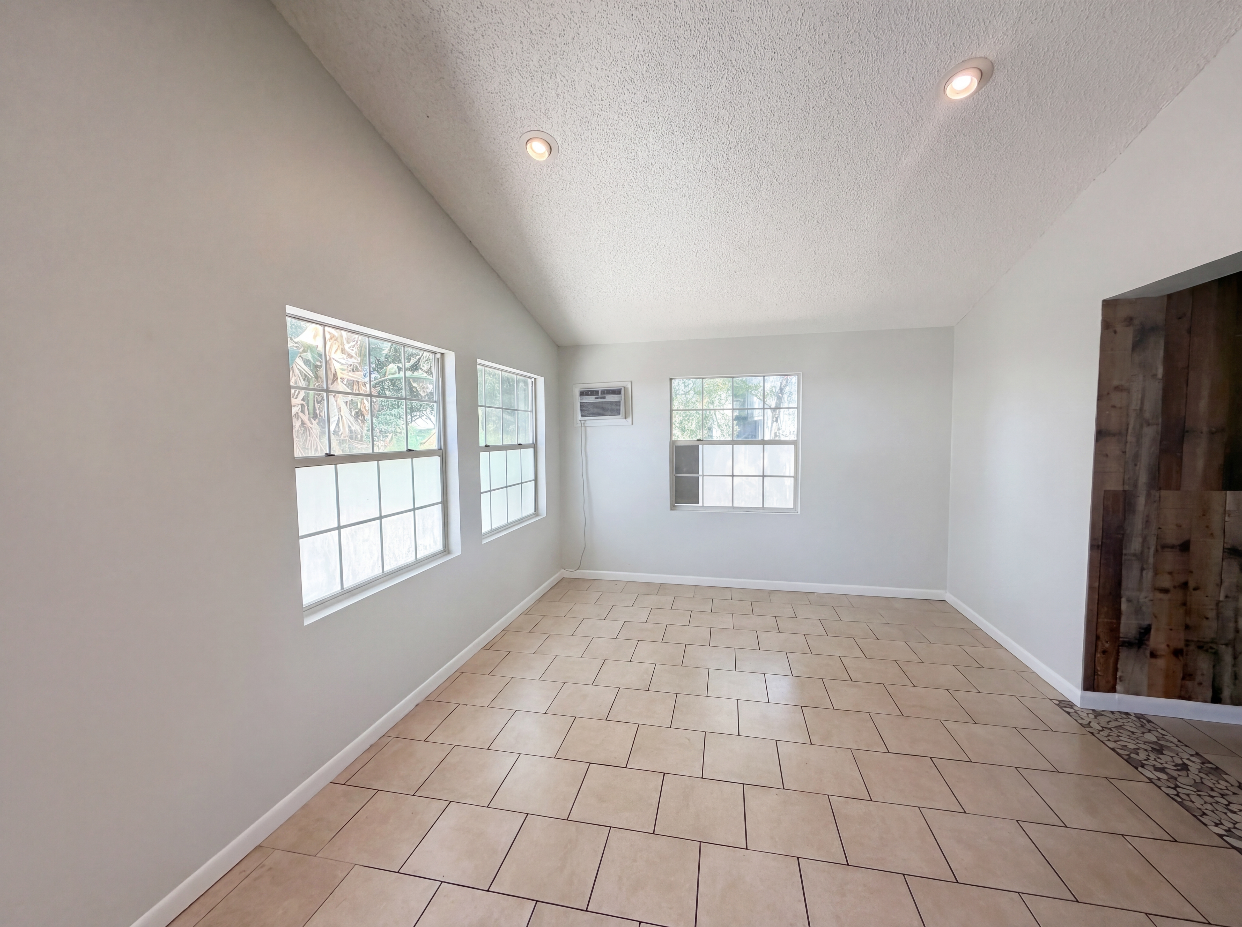 Photo 13 of 19 of 613 4th St NE, Fort Meade, FL
