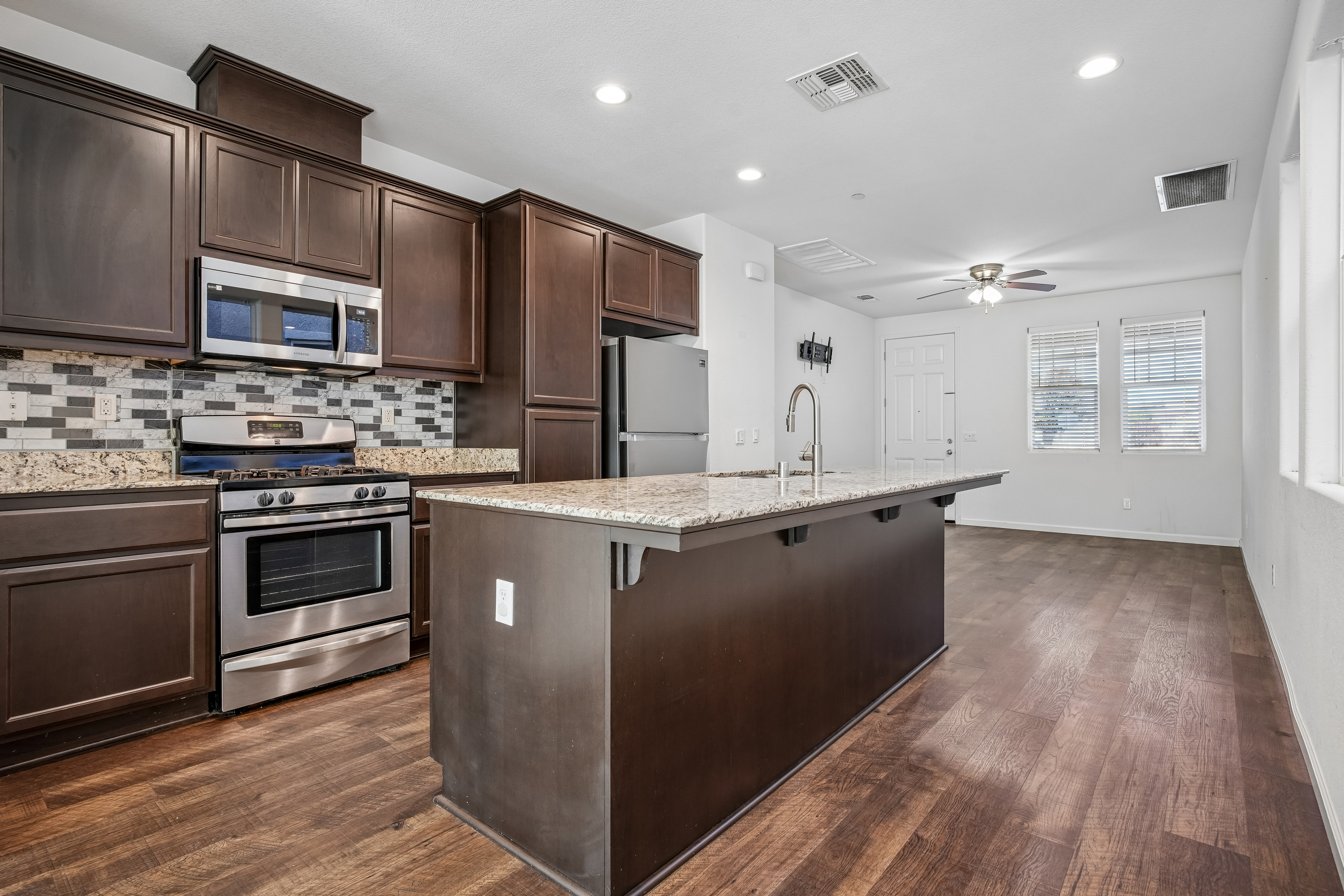 Photo 9 of 25 of 852 Castellona Dr, Newman, CA