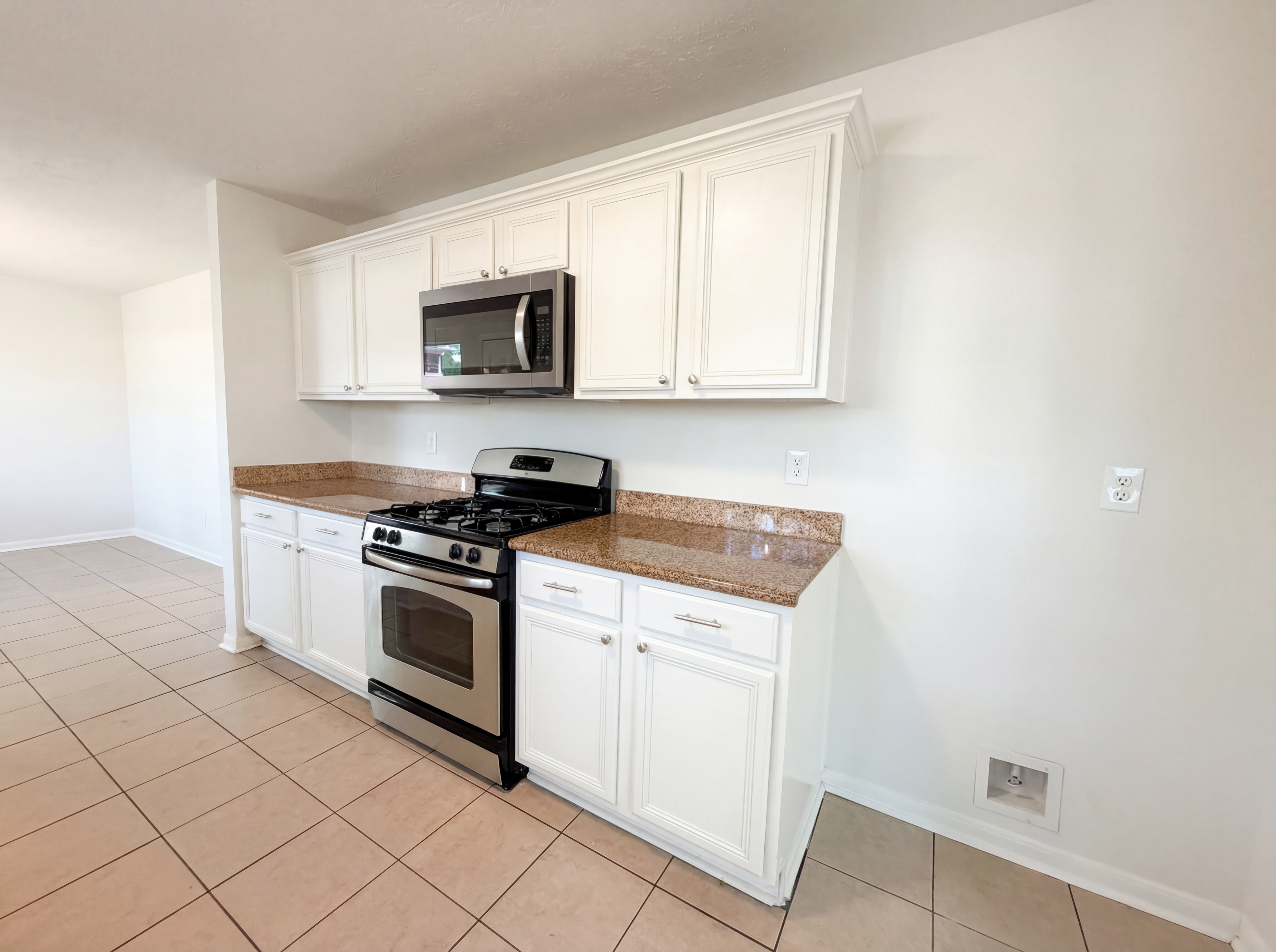 Photo 10 of 22 of 6831 Stratford Park Dr, Houston, TX