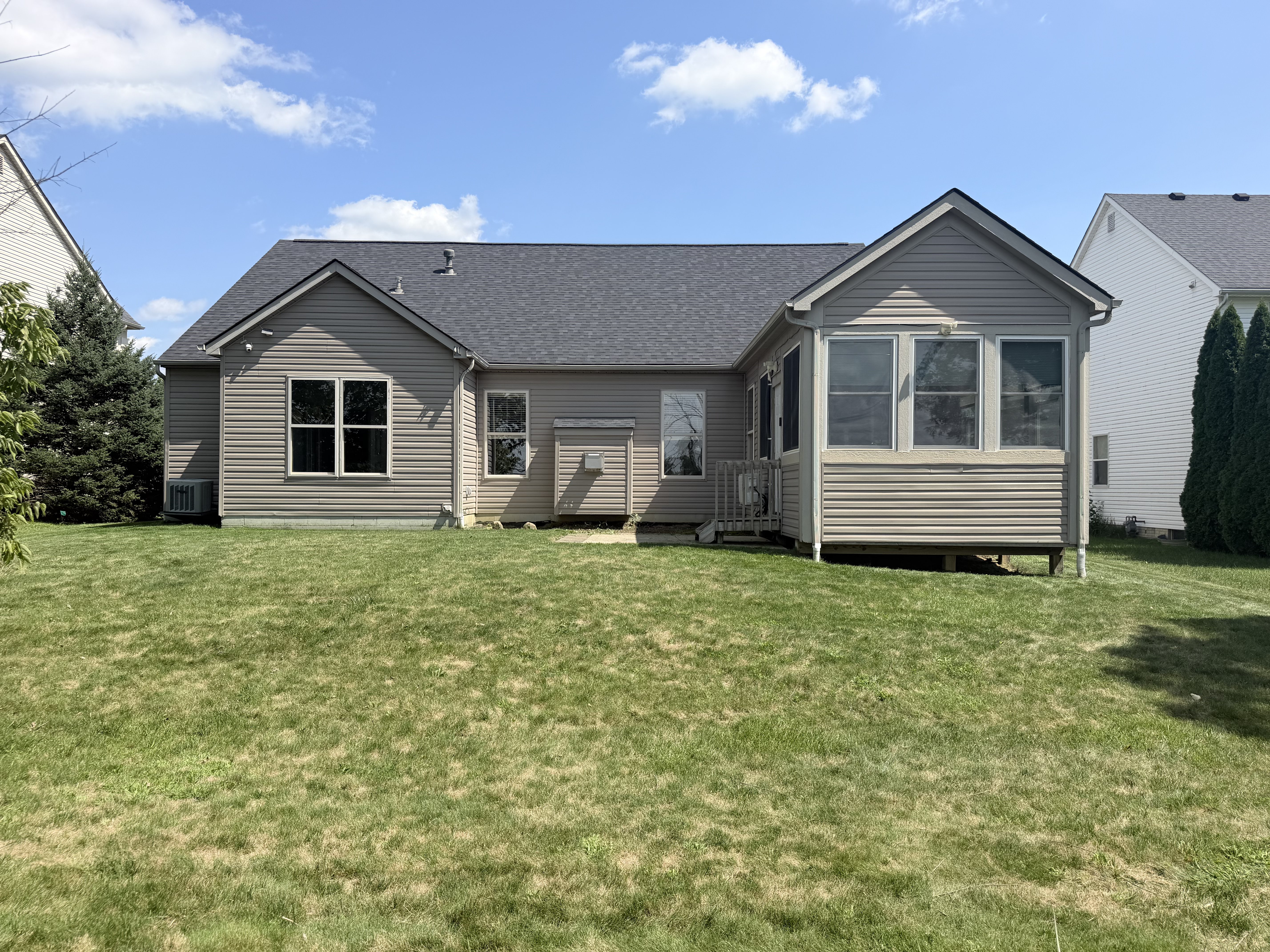 Photo 5 of 38 of 8171 Shady Maple Dr, Canal Winchester, OH