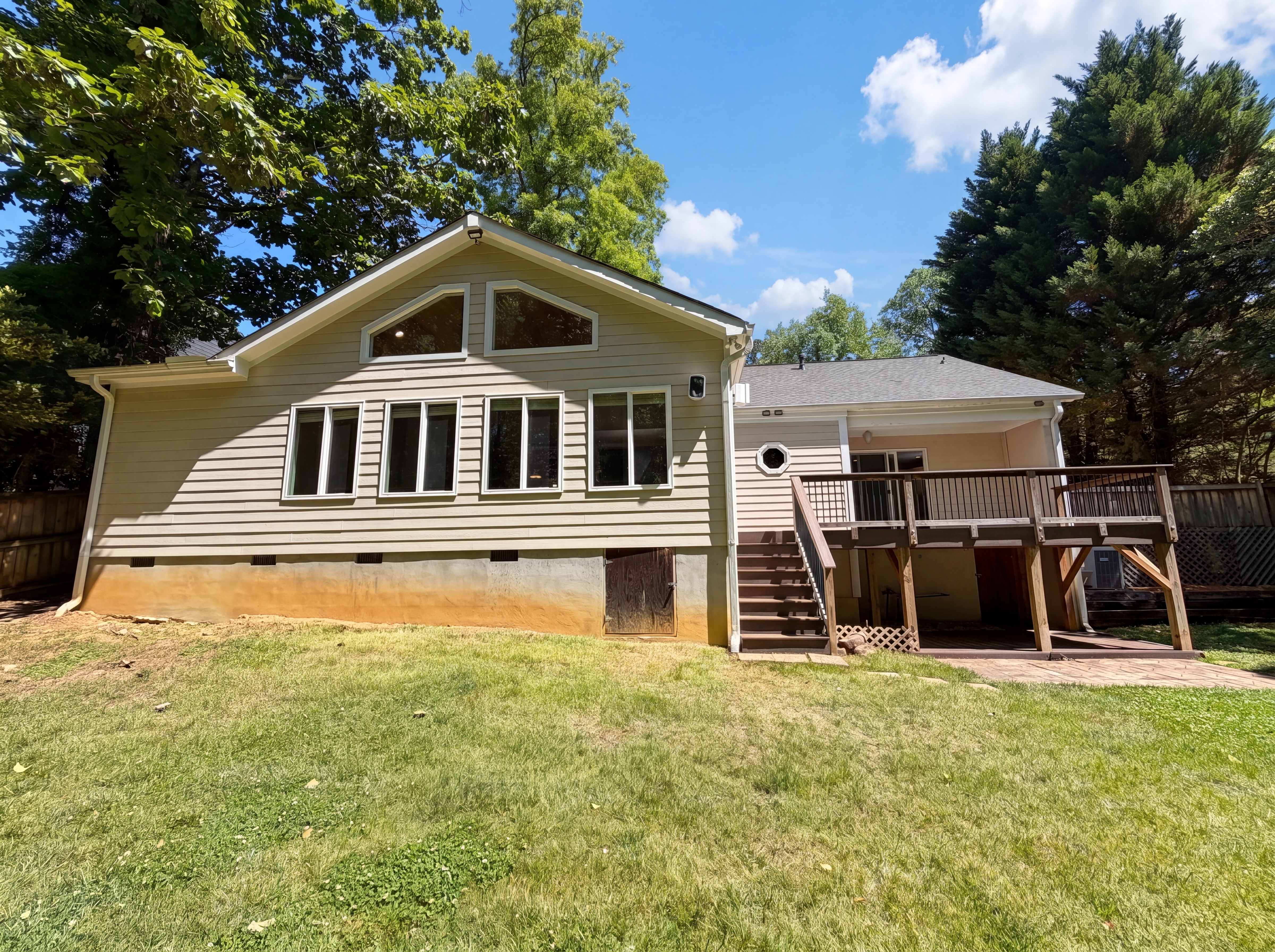 Photo 5 of 31 of 1322 Carolyn Dr, Charlotte, NC
