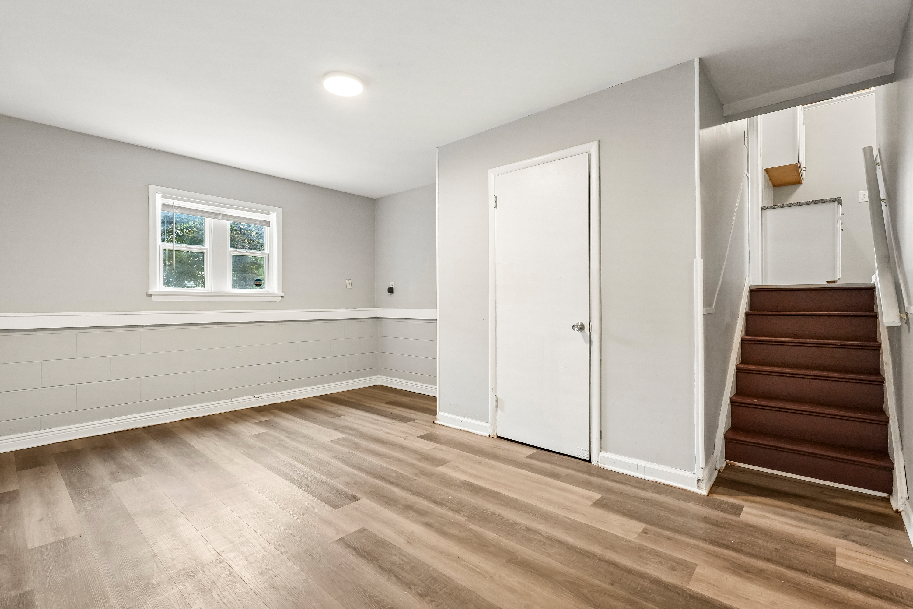Photo 5 of 49 of 6147 E 40th St, Indianapolis, IN