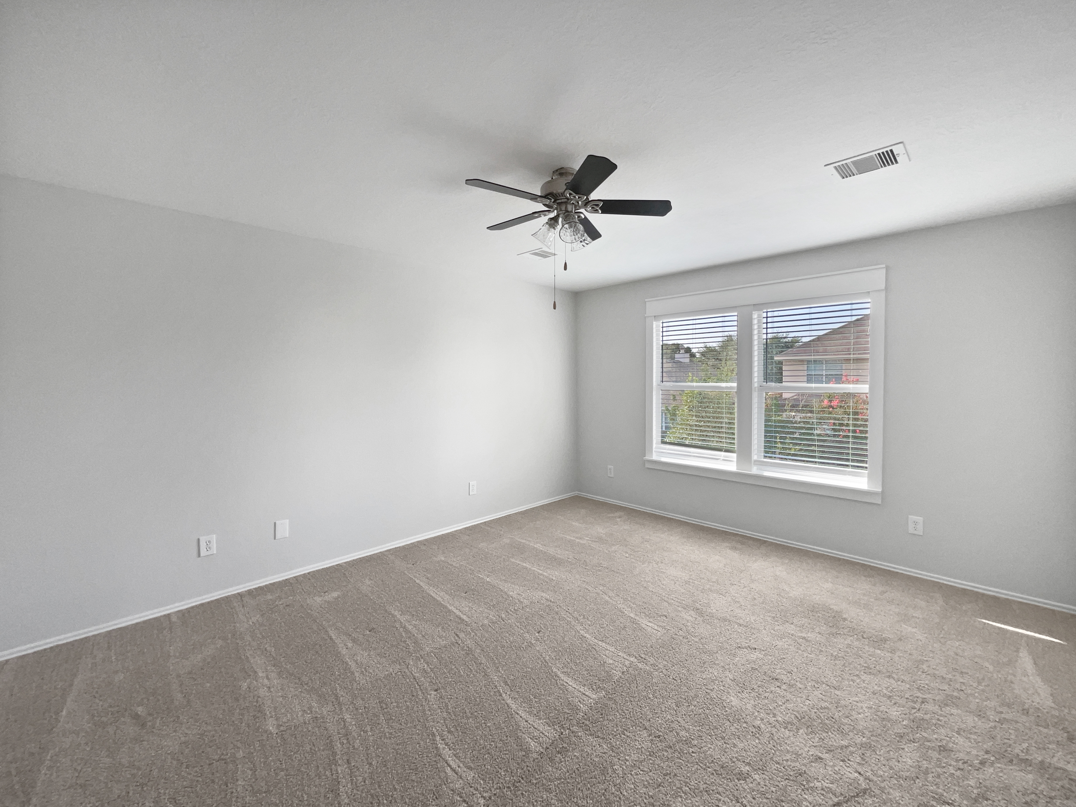 Photo 5 of 20 of 12018 Green Willow Falls Dr, Tomball, TX