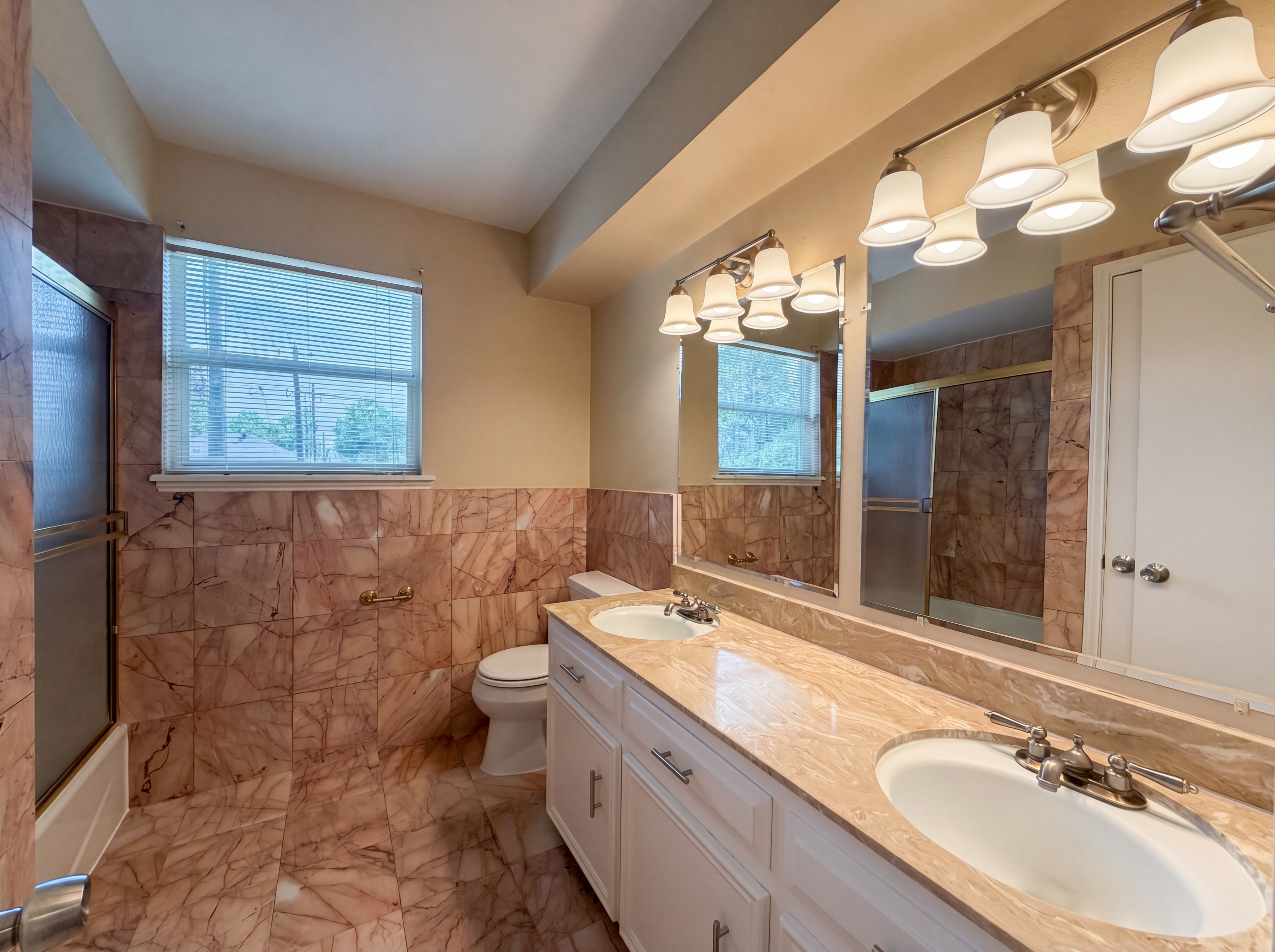 Photo 19 of 26 of 17406 Ridge Top Dr, Houston, TX