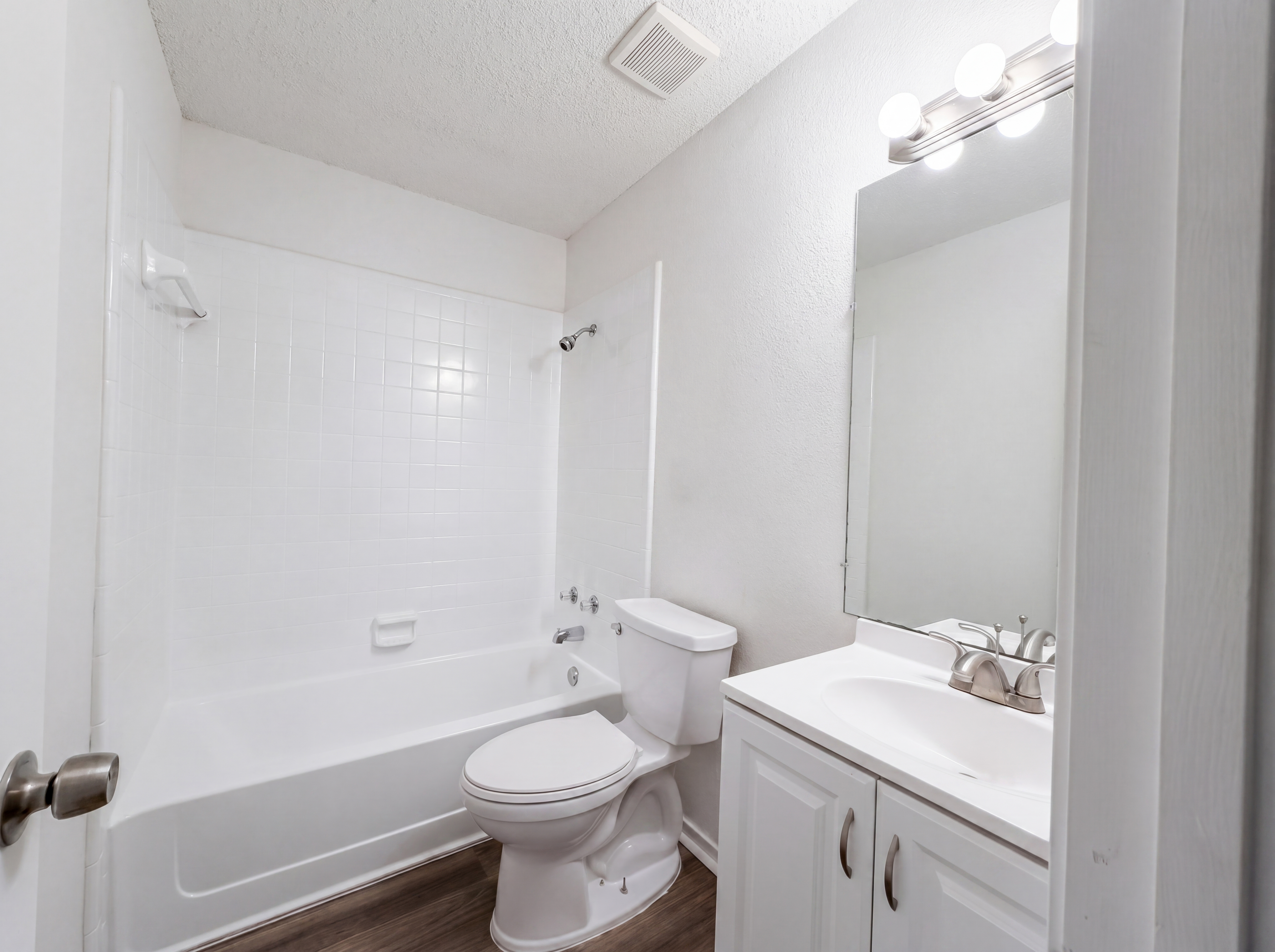 Photo 10 of 19 of 3628 Riverhead Dr, Arlington, TX