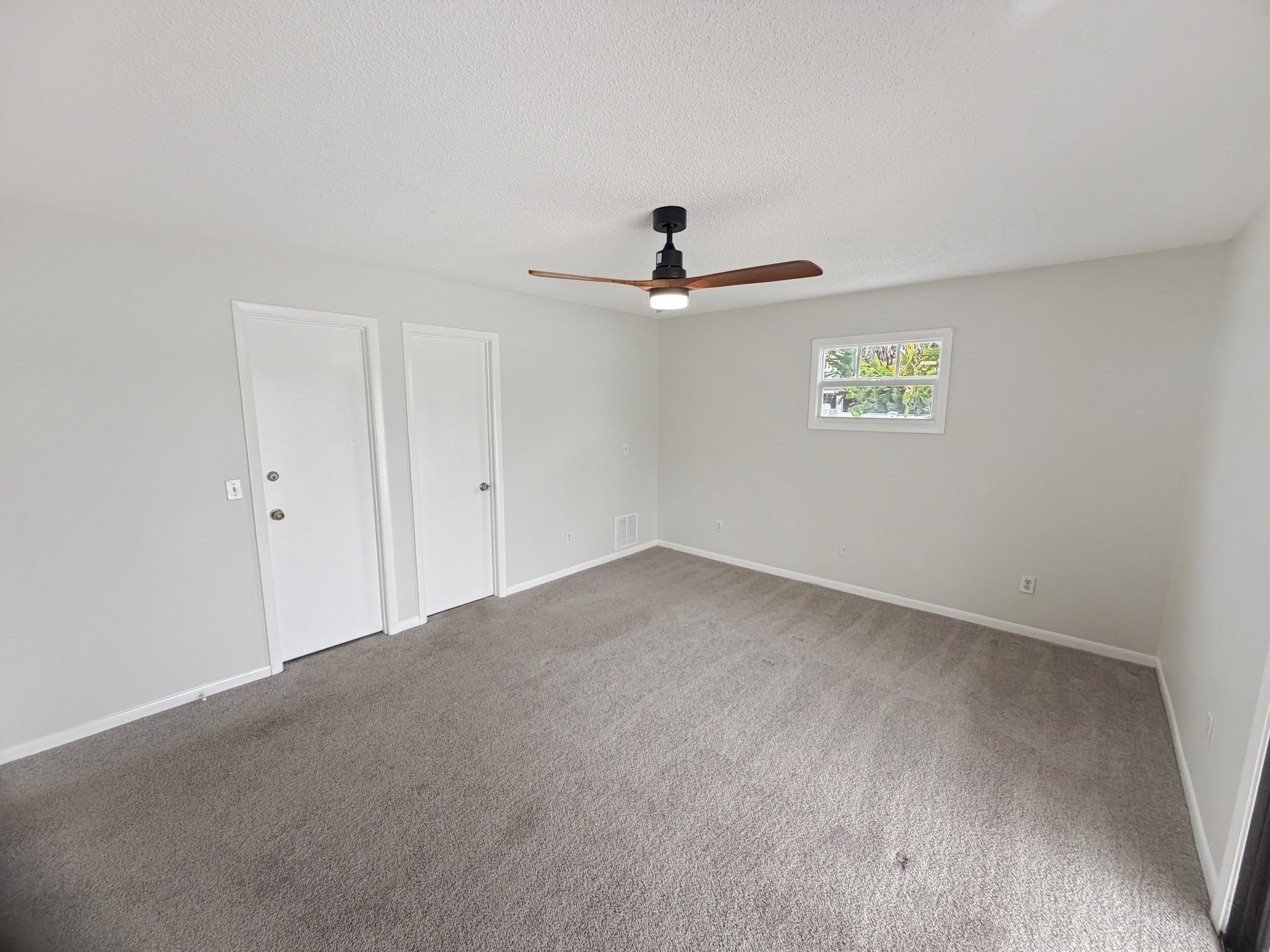 Photo 15 of 38 of 2305 SW Fern Cir, Port Saint Lucie, FL