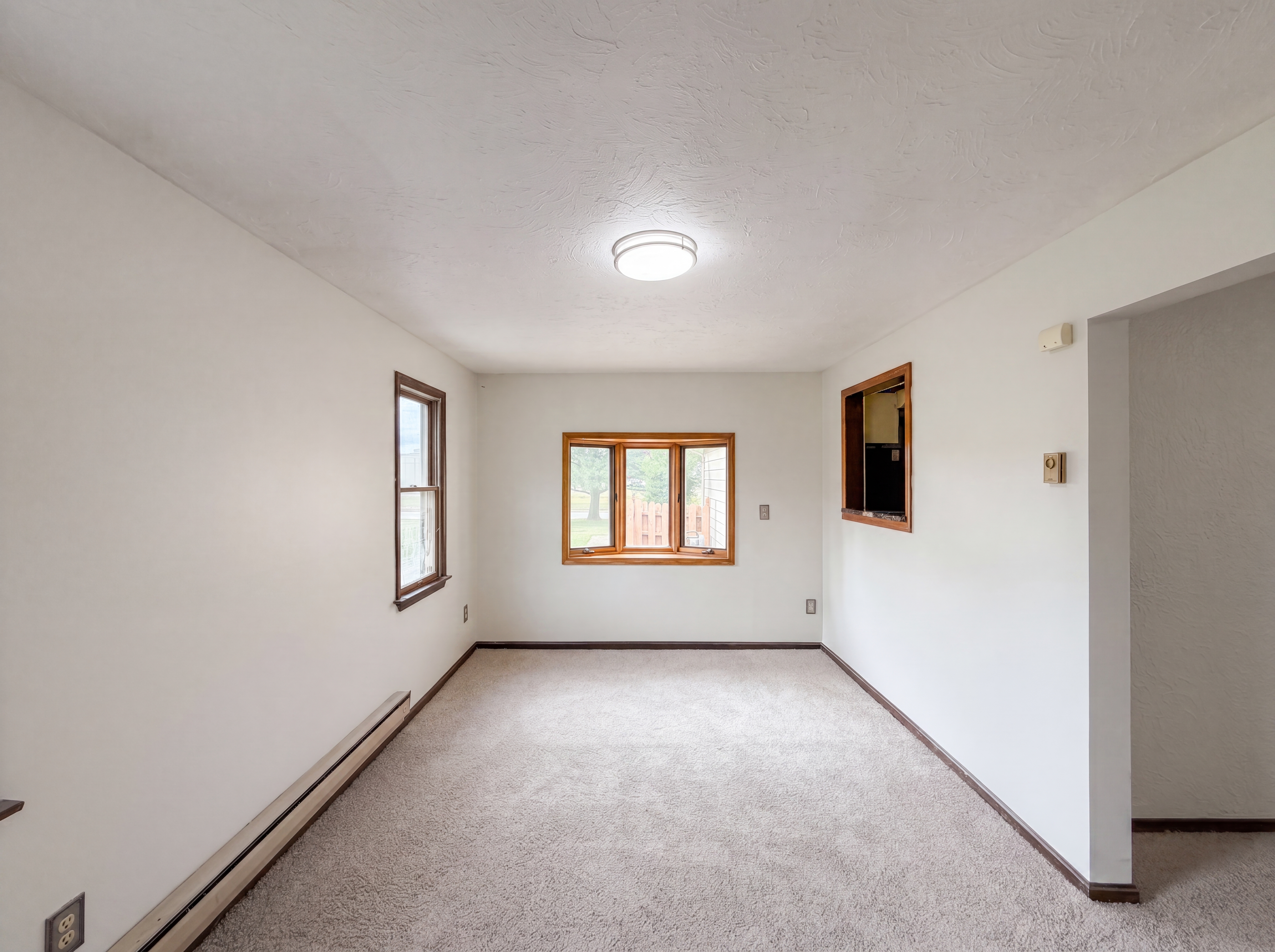 Photo 10 of 25 of 1015 Kingsway Dr, Lorain, OH