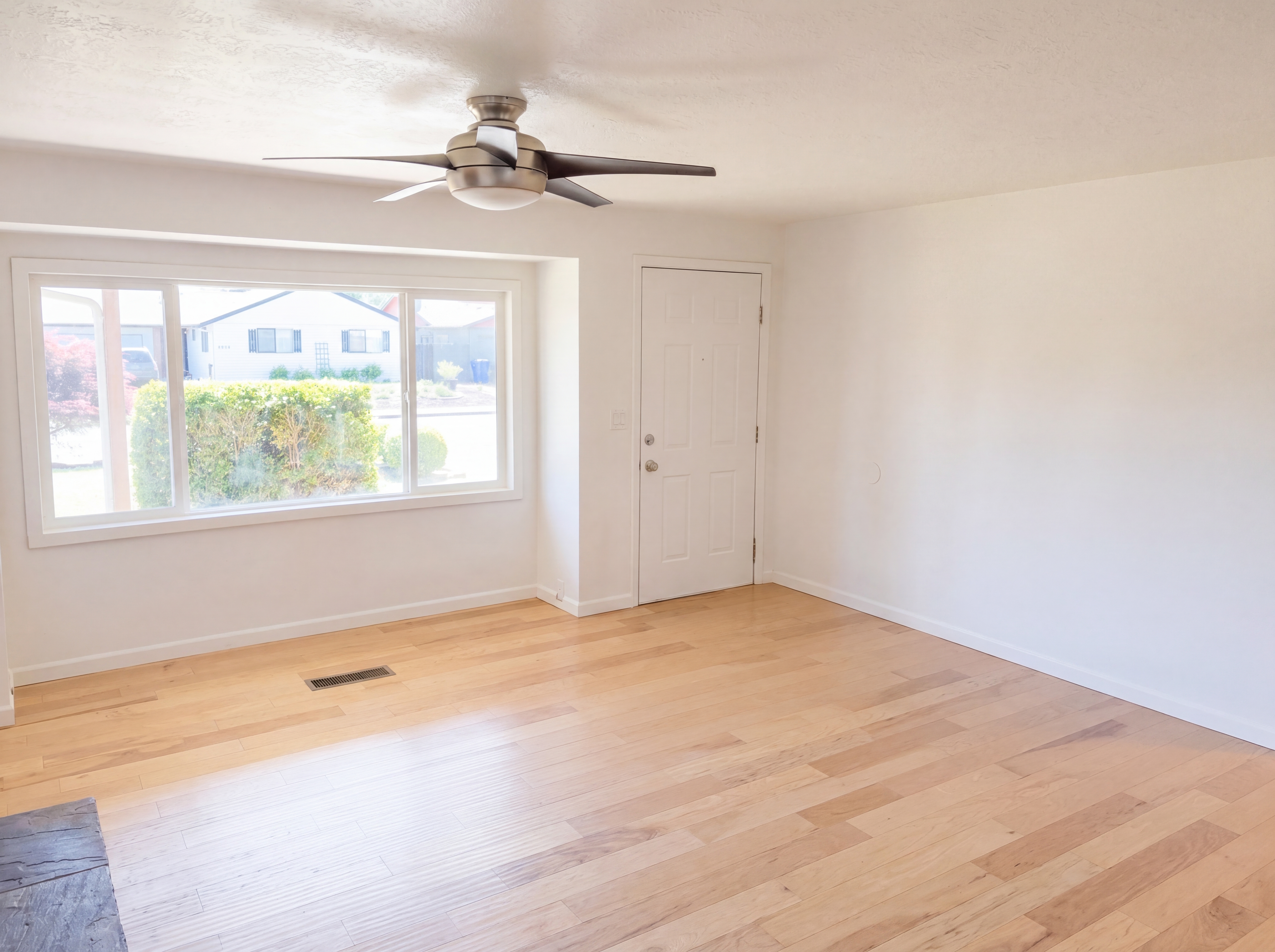Photo 7 of 36 of 4927 Trade Wind Ave N, Keizer, OR