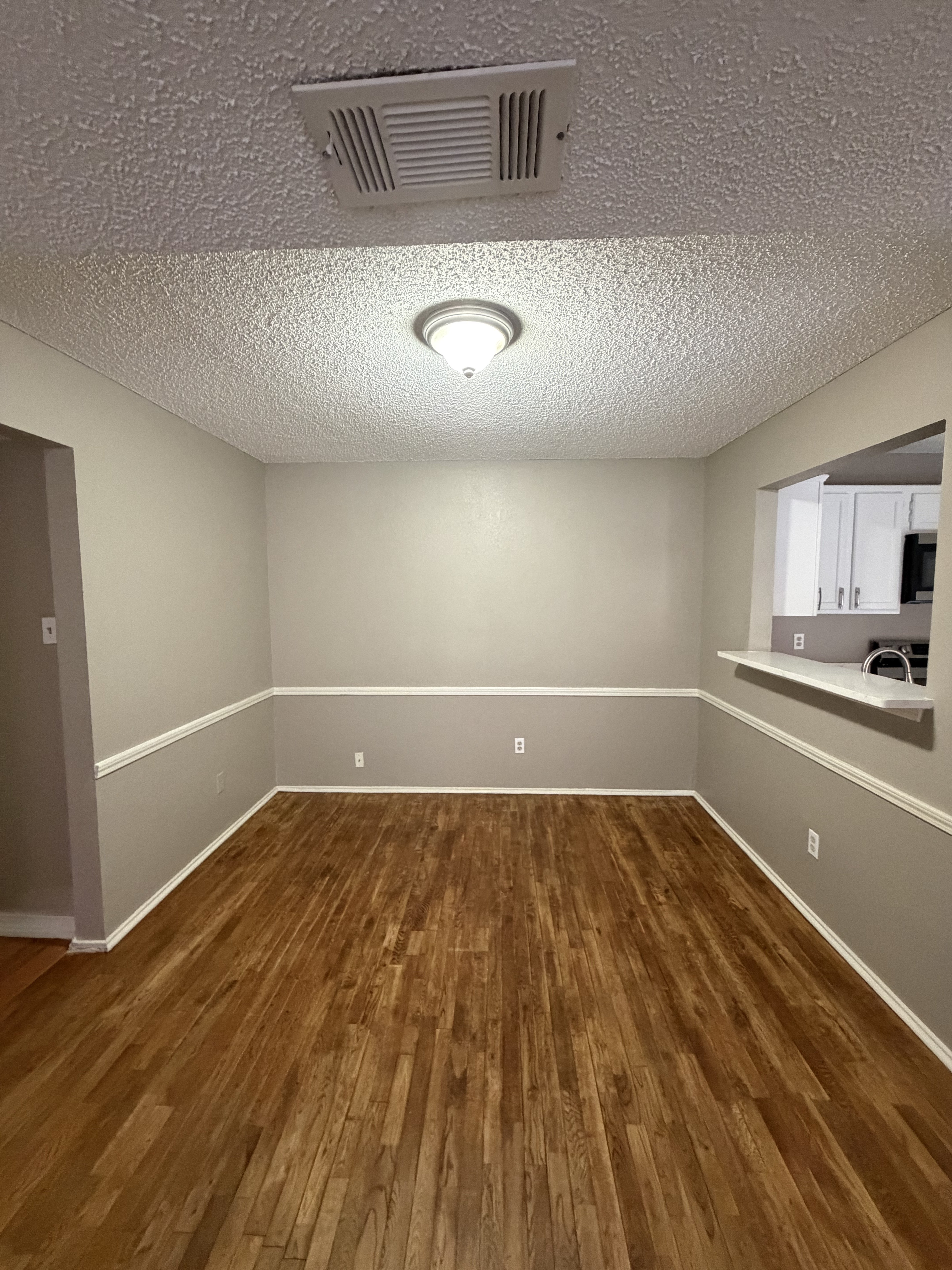 Photo 7 of 24 of 1633 San Francisco St, Carrollton, TX
