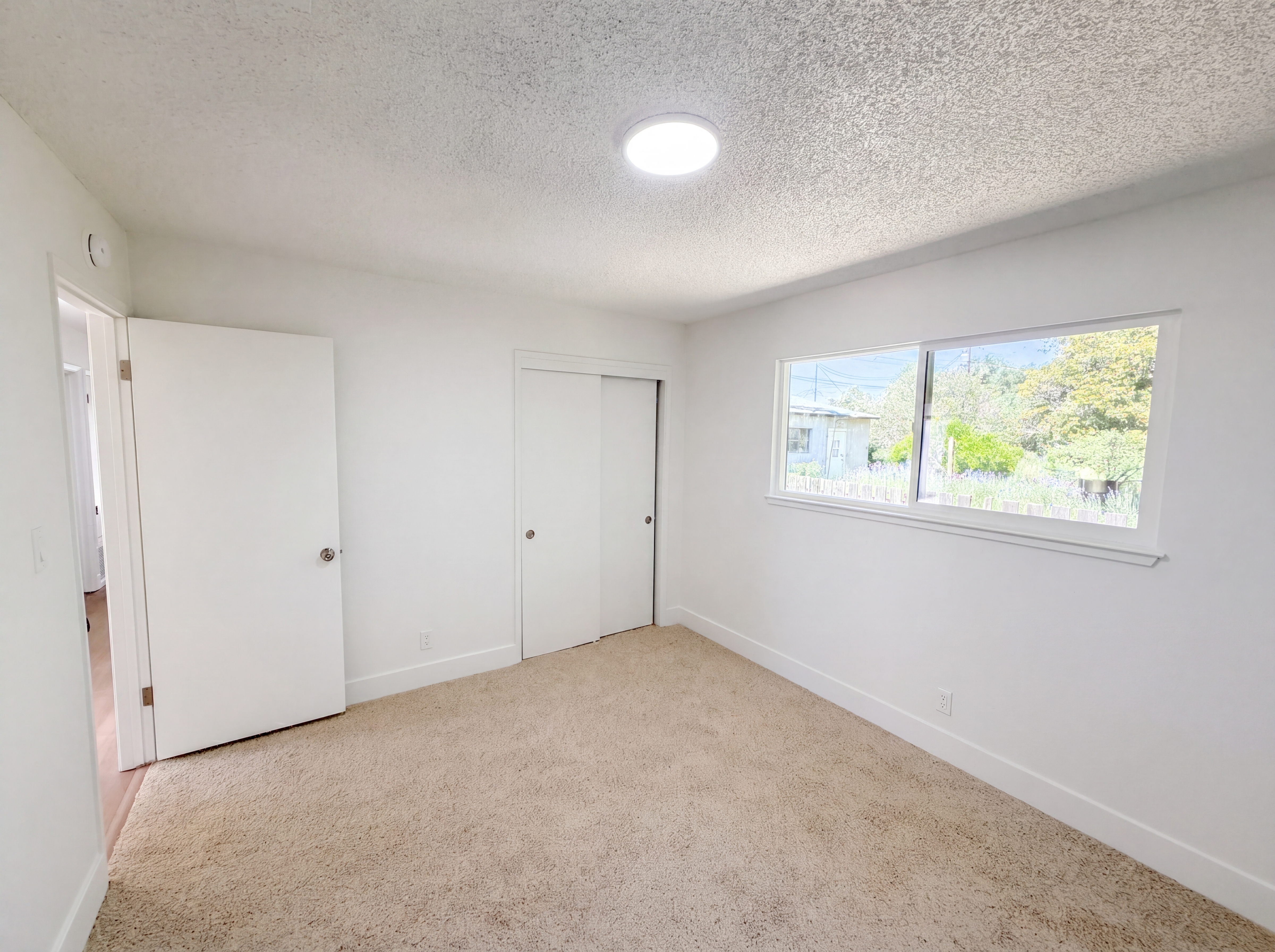 Photo 4 of 28 of 140 S Starr St, Lakeport, CA