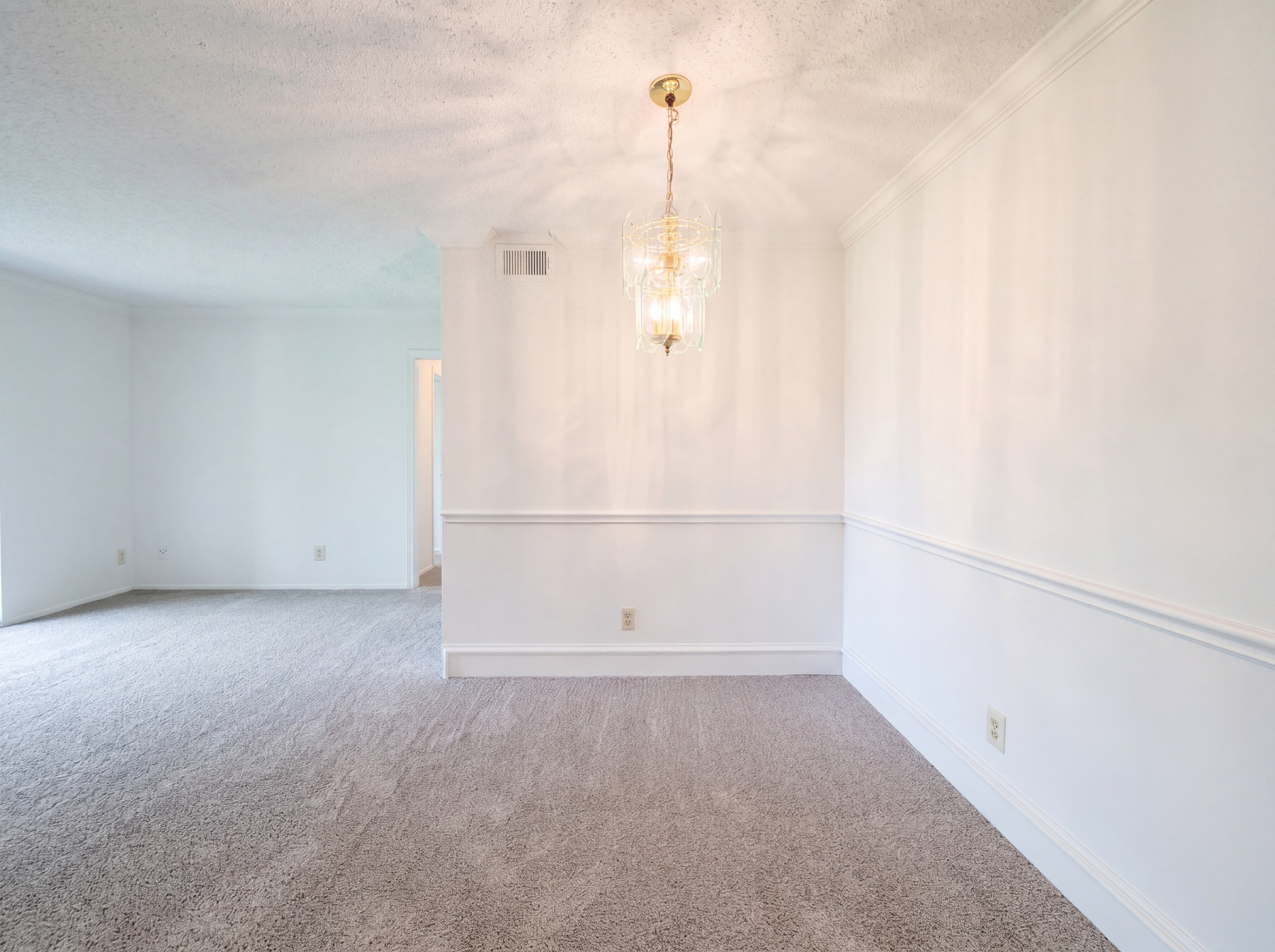 Photo 5 of 36 of 5300 Keller Springs Rd, Dallas, TX