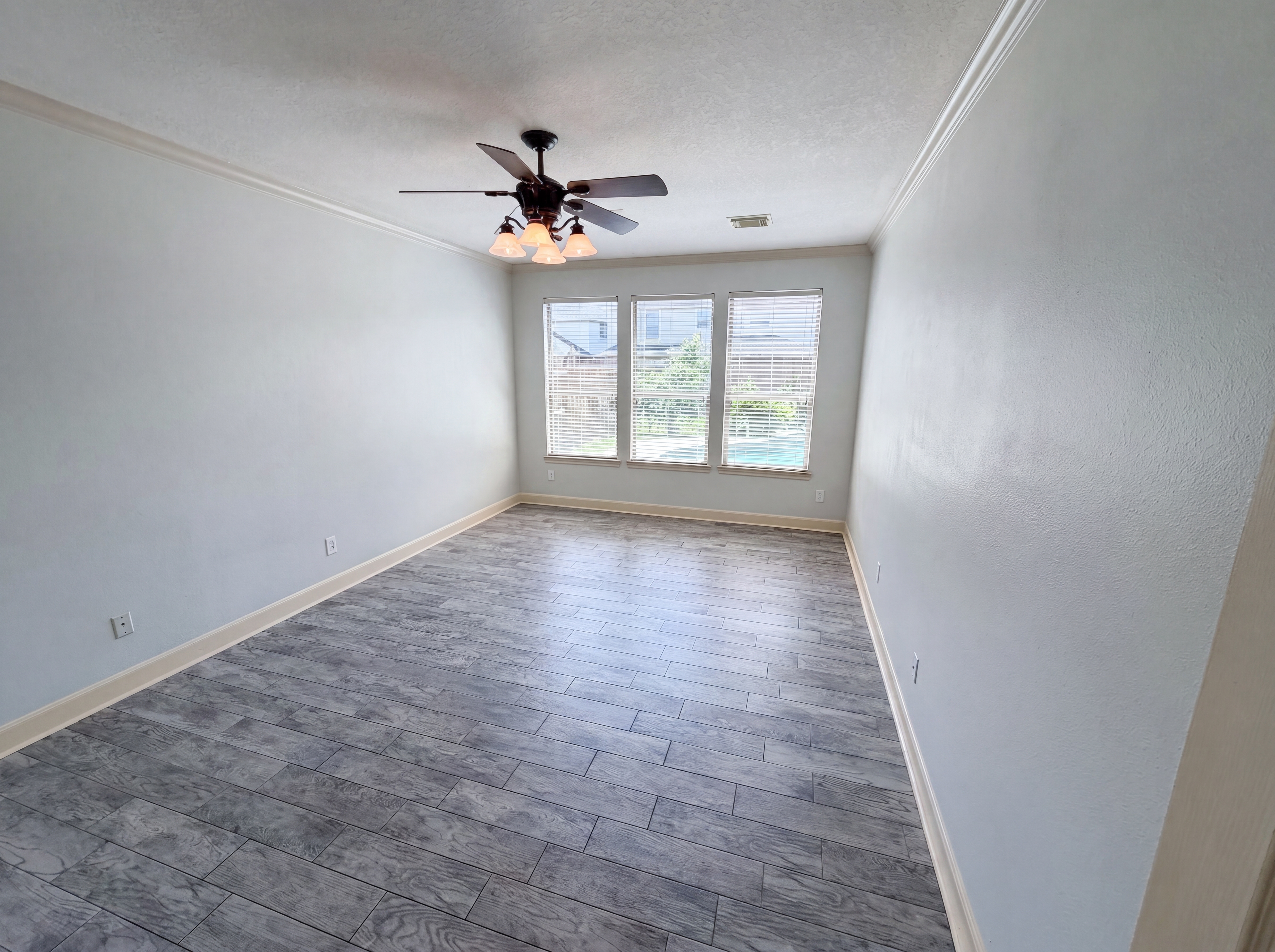 Photo 7 of 36 of 15822 Maple Shores Dr, Houston, TX