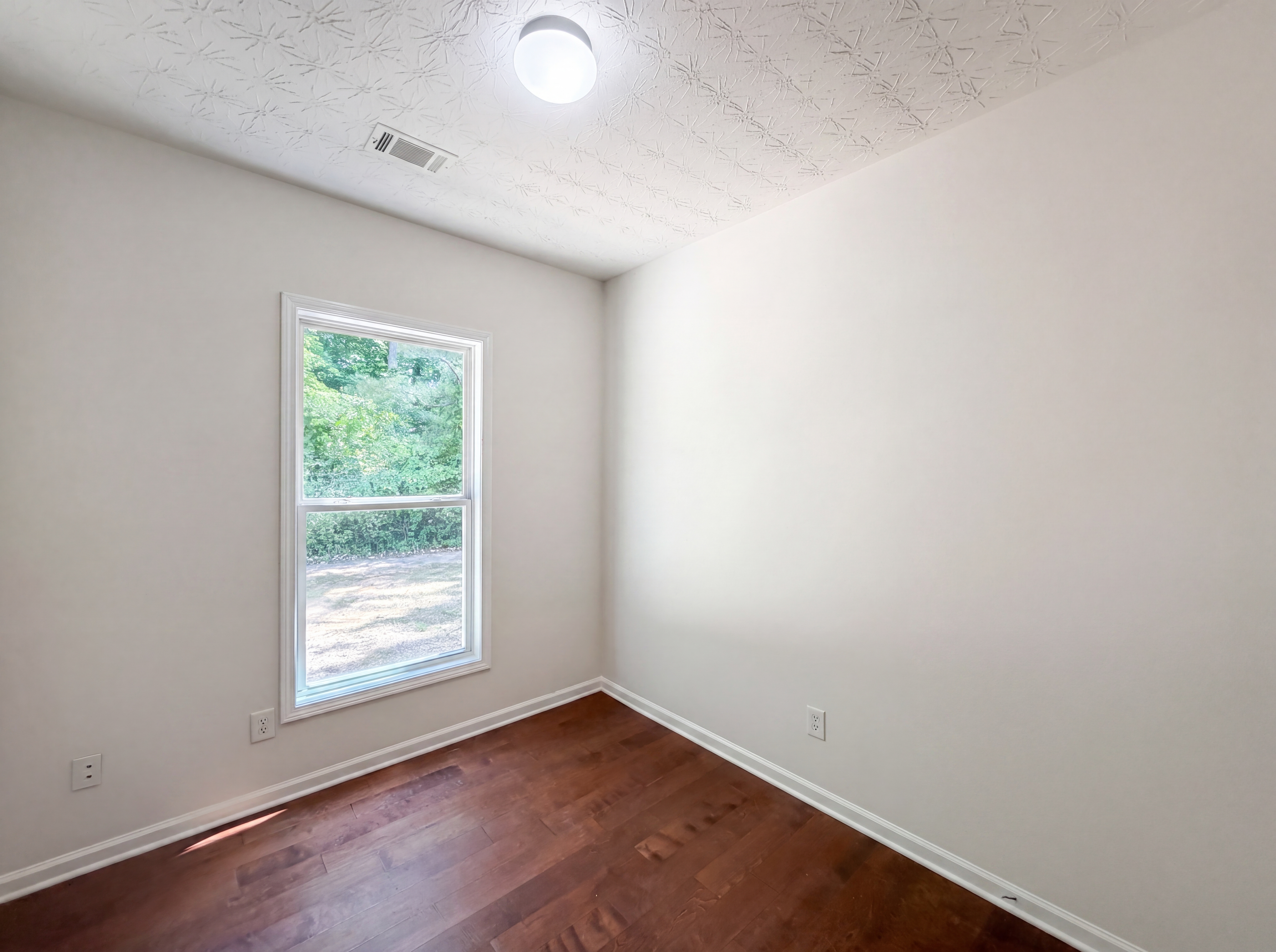 Photo 12 of 22 of 603 Marsh Lake Rd, Lawrenceville, GA