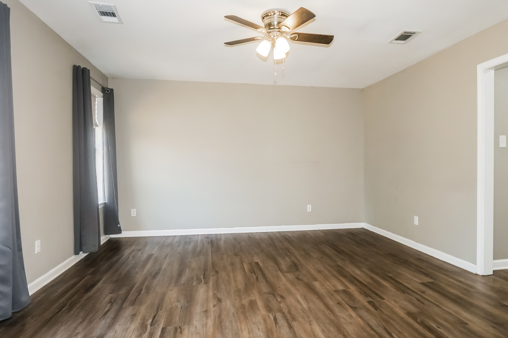 Photo 13 of 41 of 3530 Josee Ln, Bartlett, TN