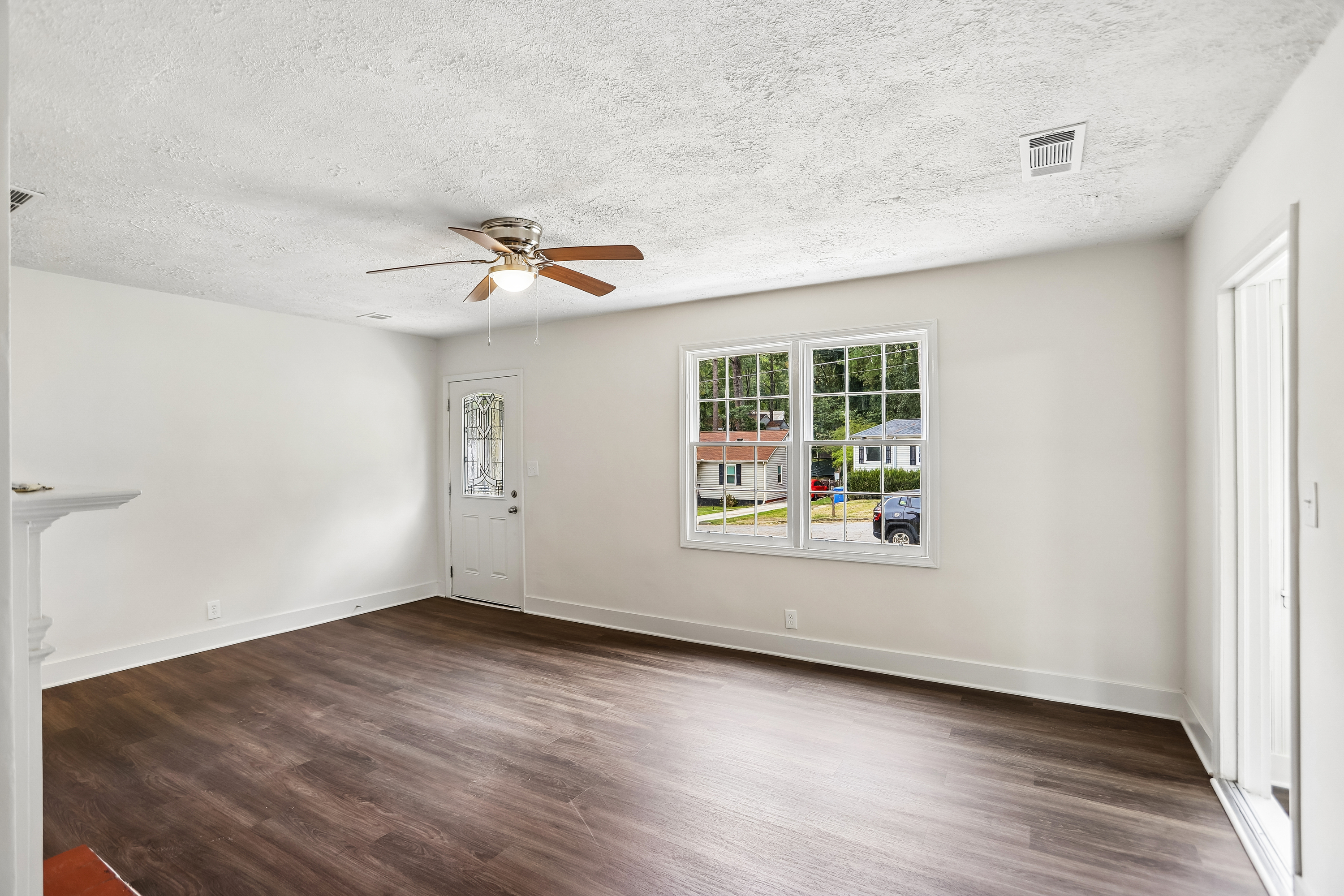 Photo 11 of 53 of 1330 Lynford Dr SW, Atlanta, GA
