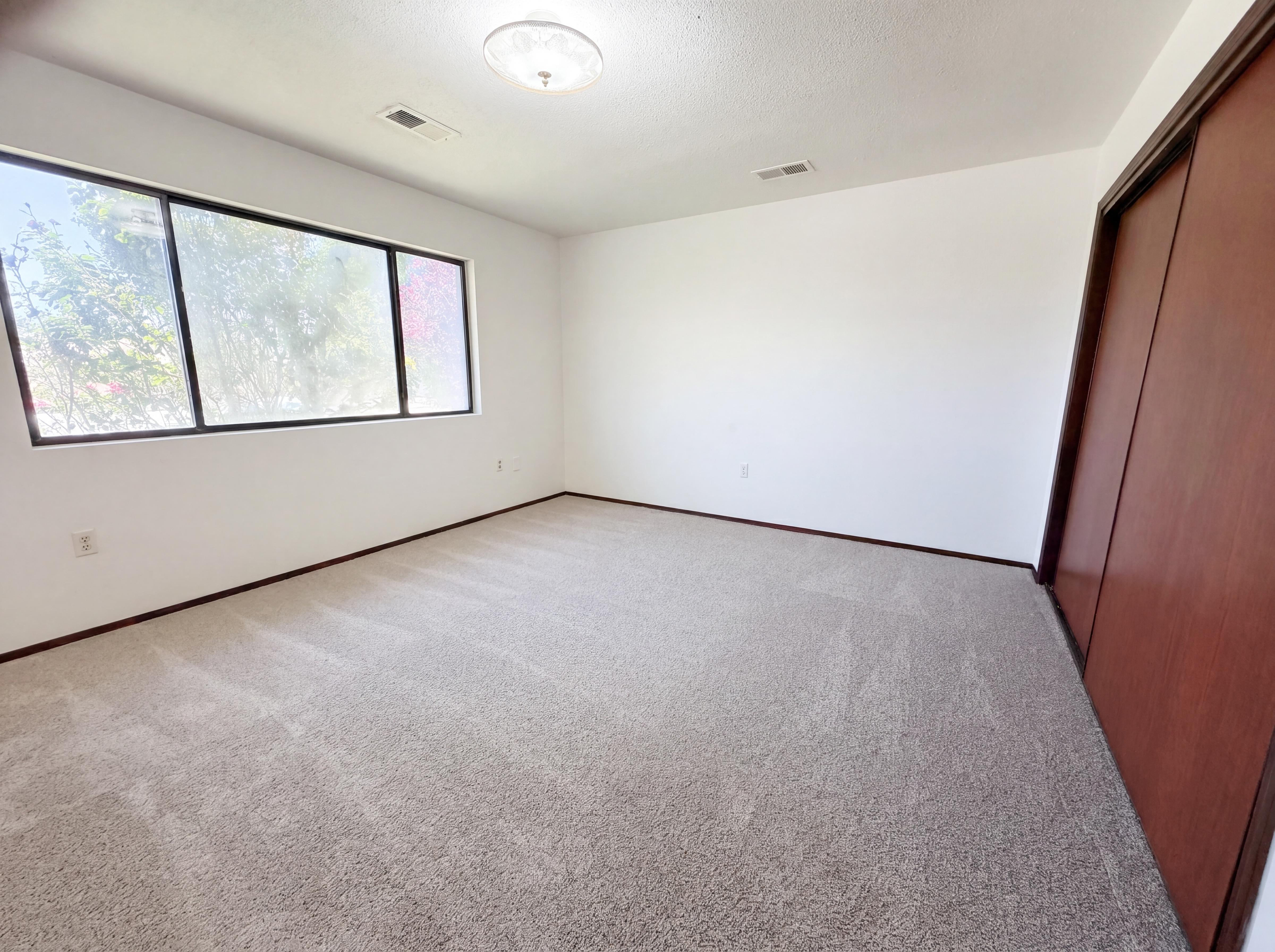 Photo 4 of 21 of 816 Omaha St NE, Albuquerque, NM