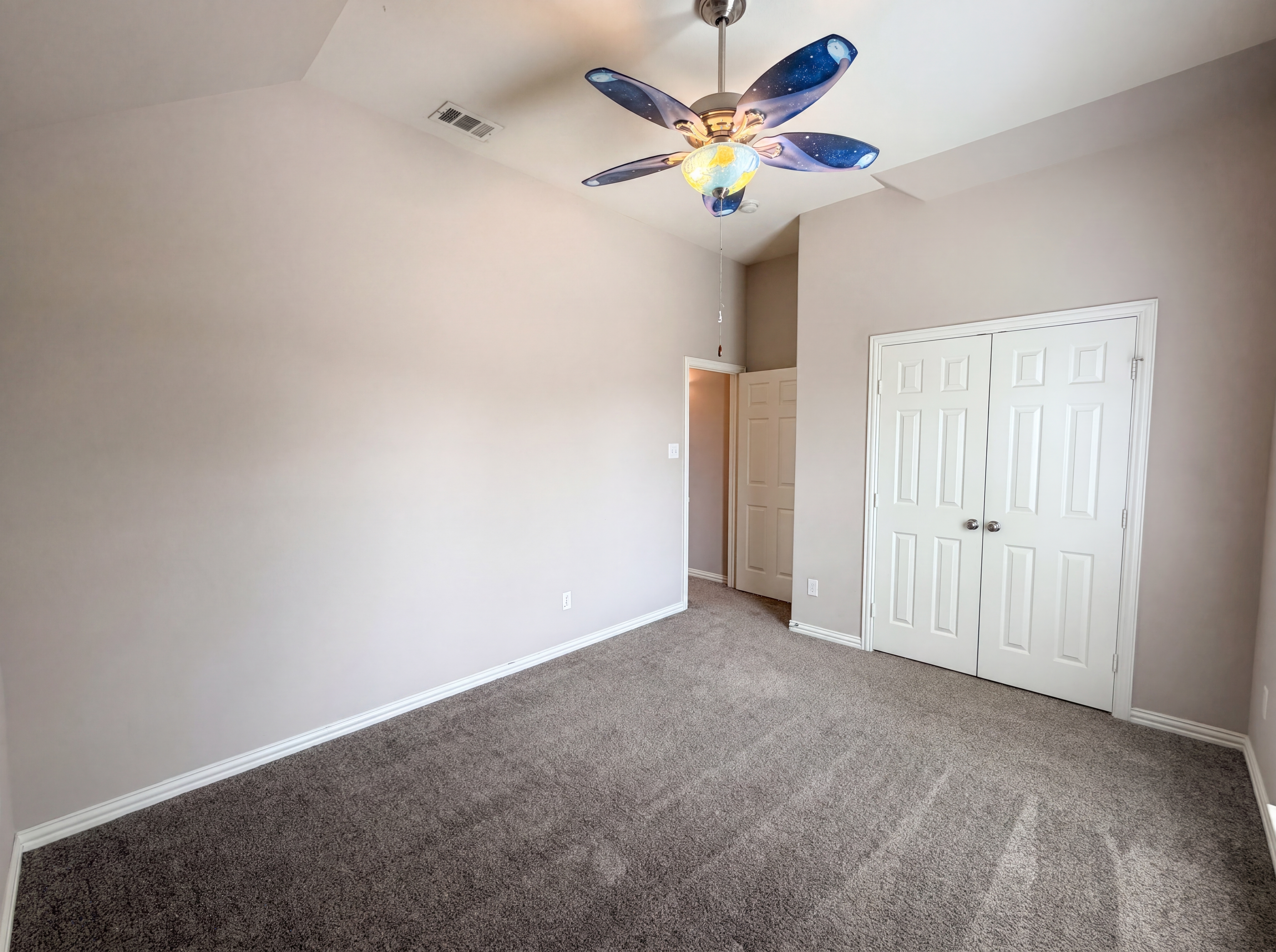 Photo 19 of 32 of 10330 Sandbar Dr, Irving, TX