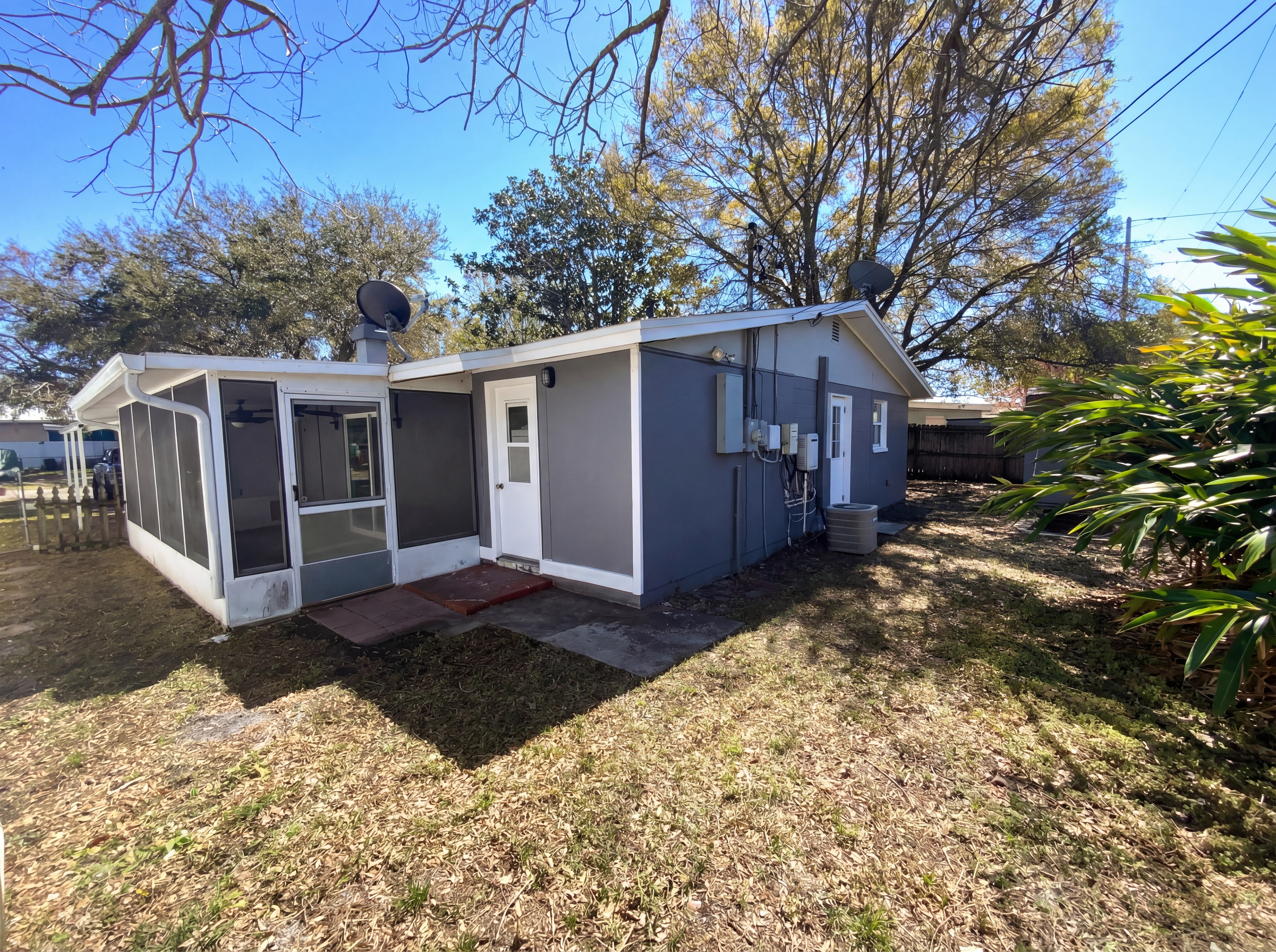 Photo 5 of 29 of 8632 94th St, Seminole, FL