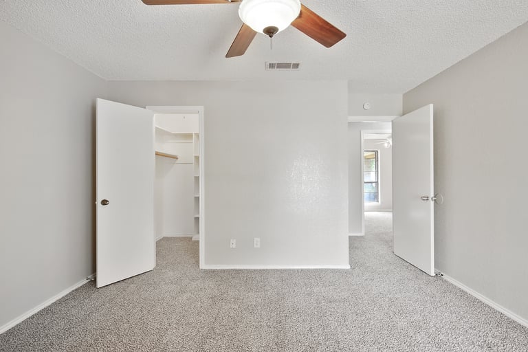 Photo 18 of 25 - 519 Easley St, Fort Worth, TX 76108