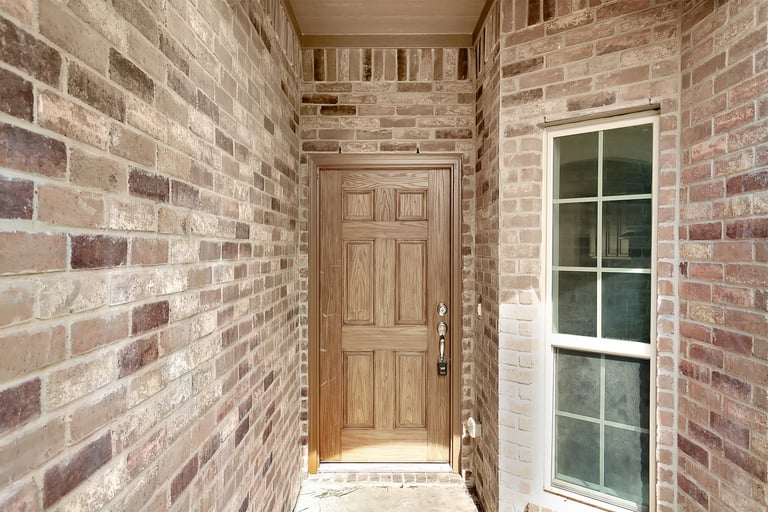 Photo 6 of 26 - 5209 Mirror Lake Dr, Haltom City, TX 76117