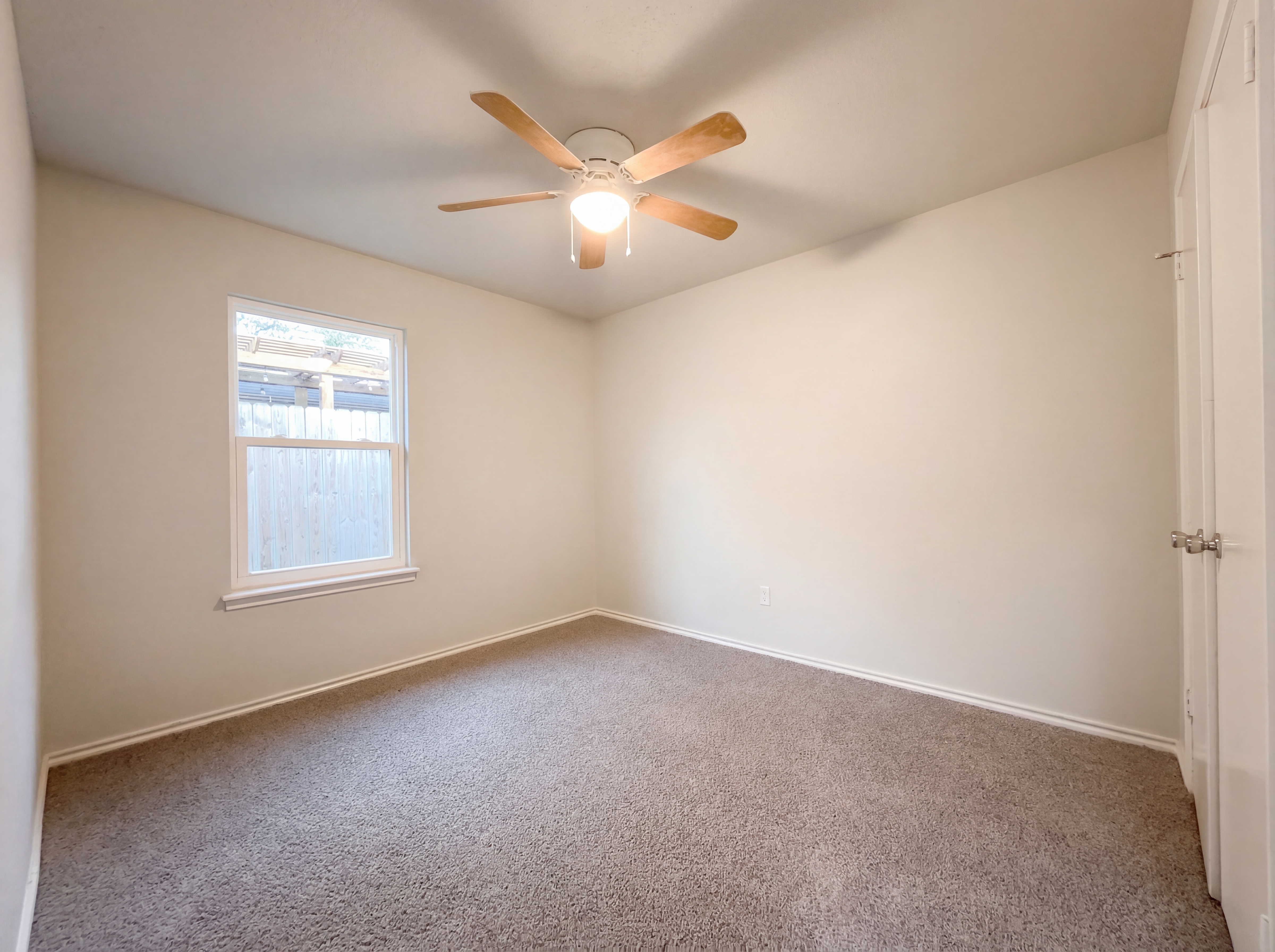 Photo 12 of 16 of 2175 Timberleaf Cir, Ingleside, TX