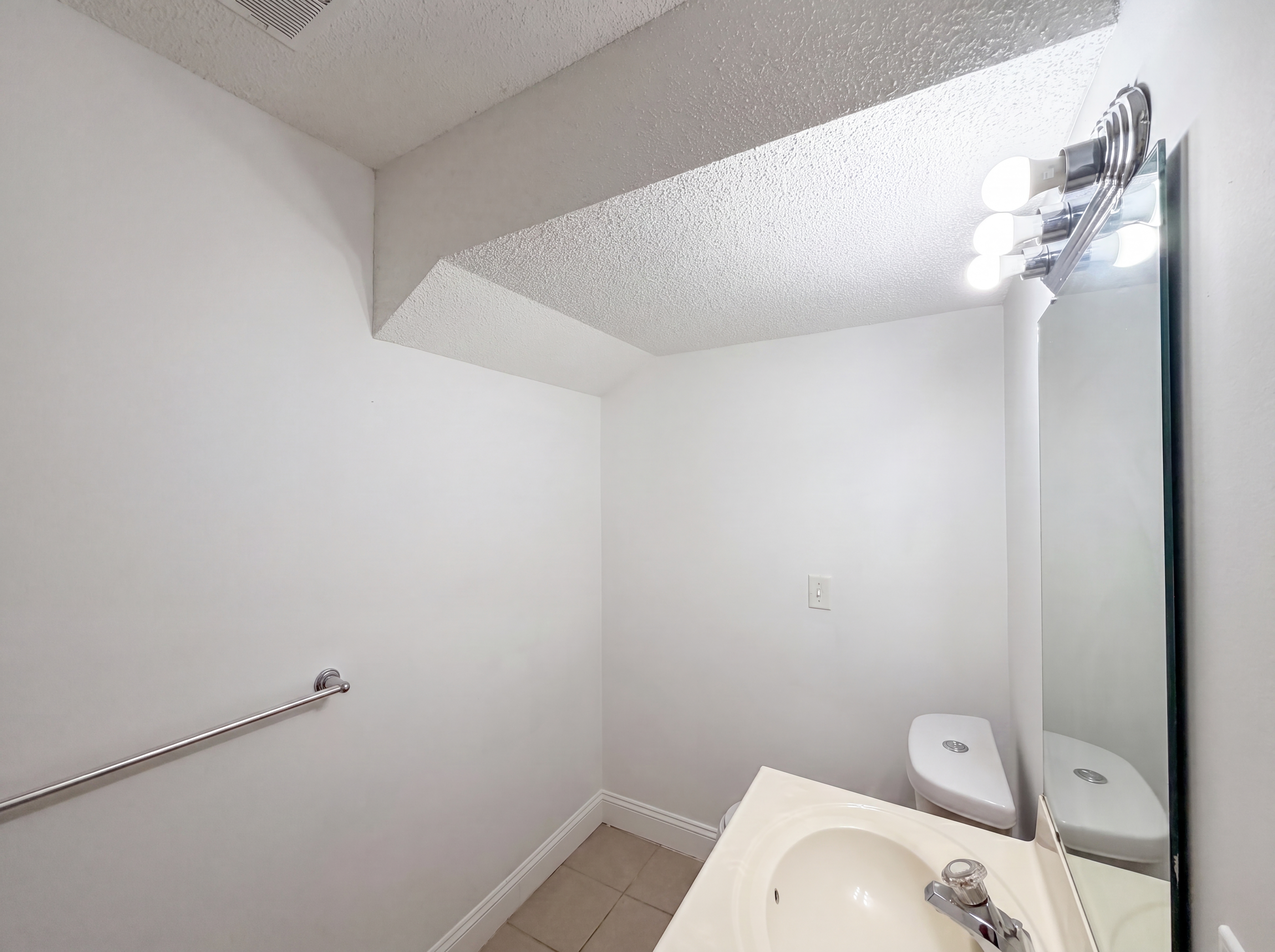 Photo 13 of 20 of 530 NW 1891st Rd, Kingsville, MO