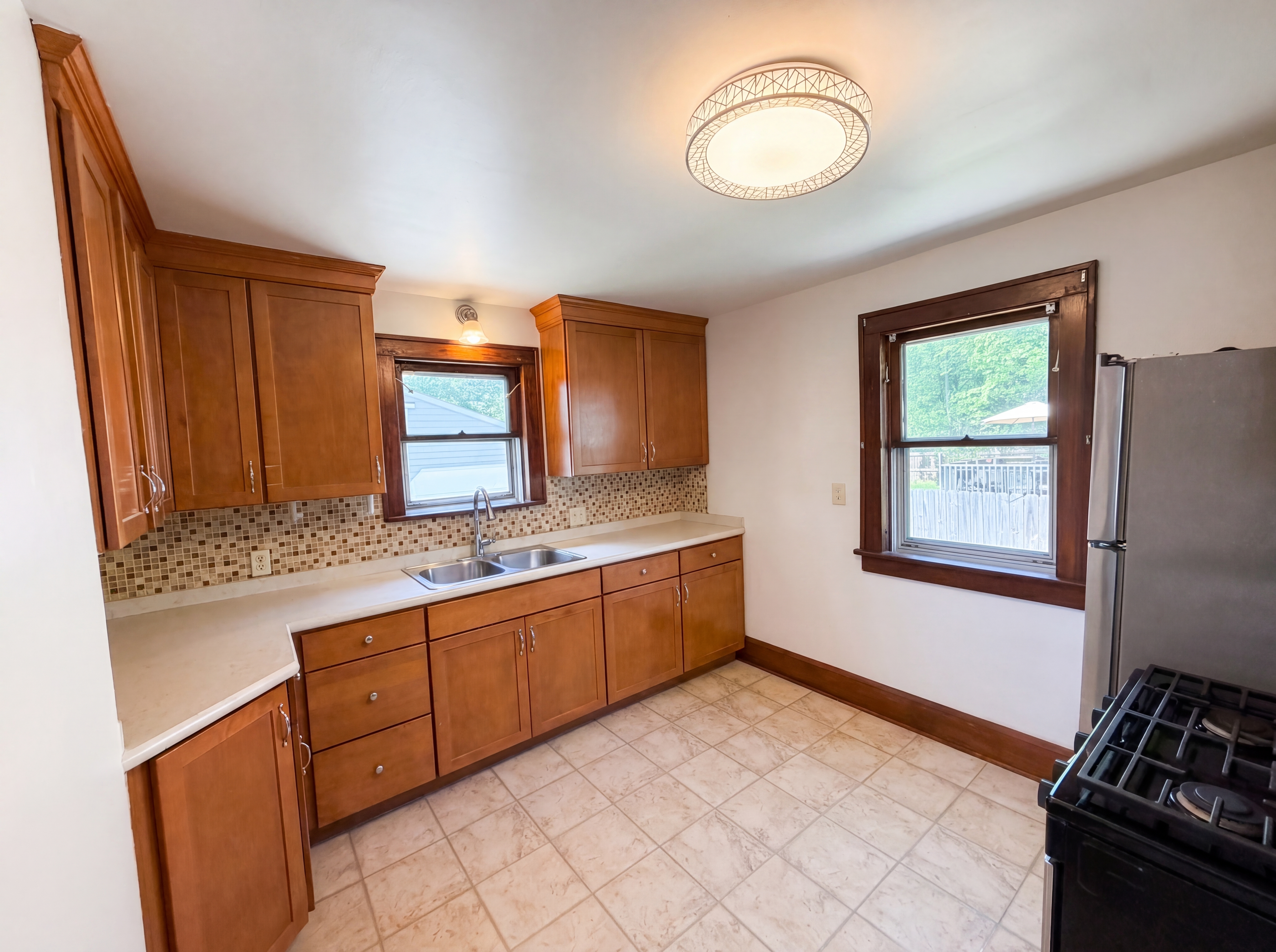 Photo 2 of 23 of 384 Mildred St, Painesville, OH