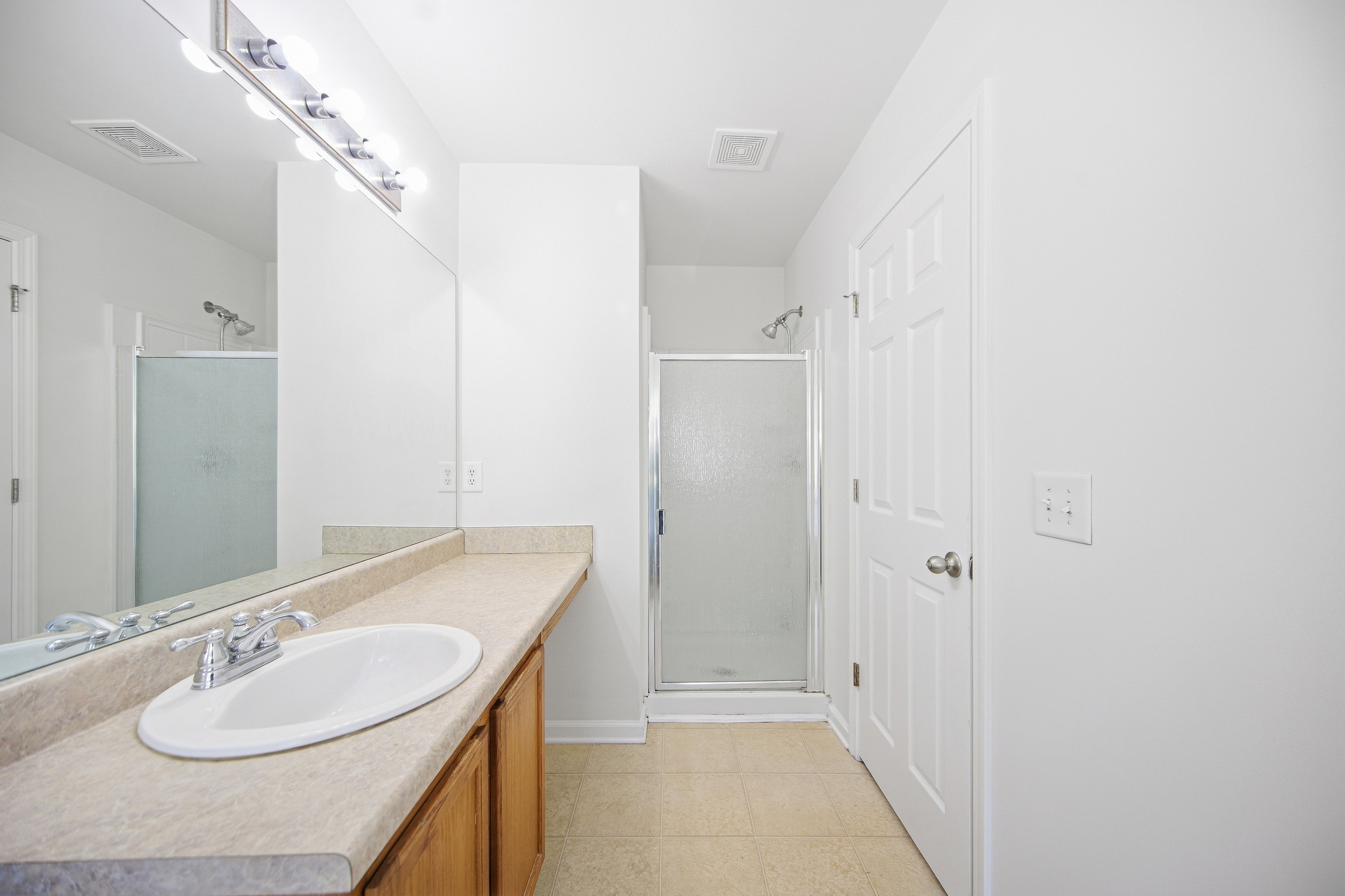 Photo 10 of 22 of 3318 Fernview Dr, Lawrenceville, GA