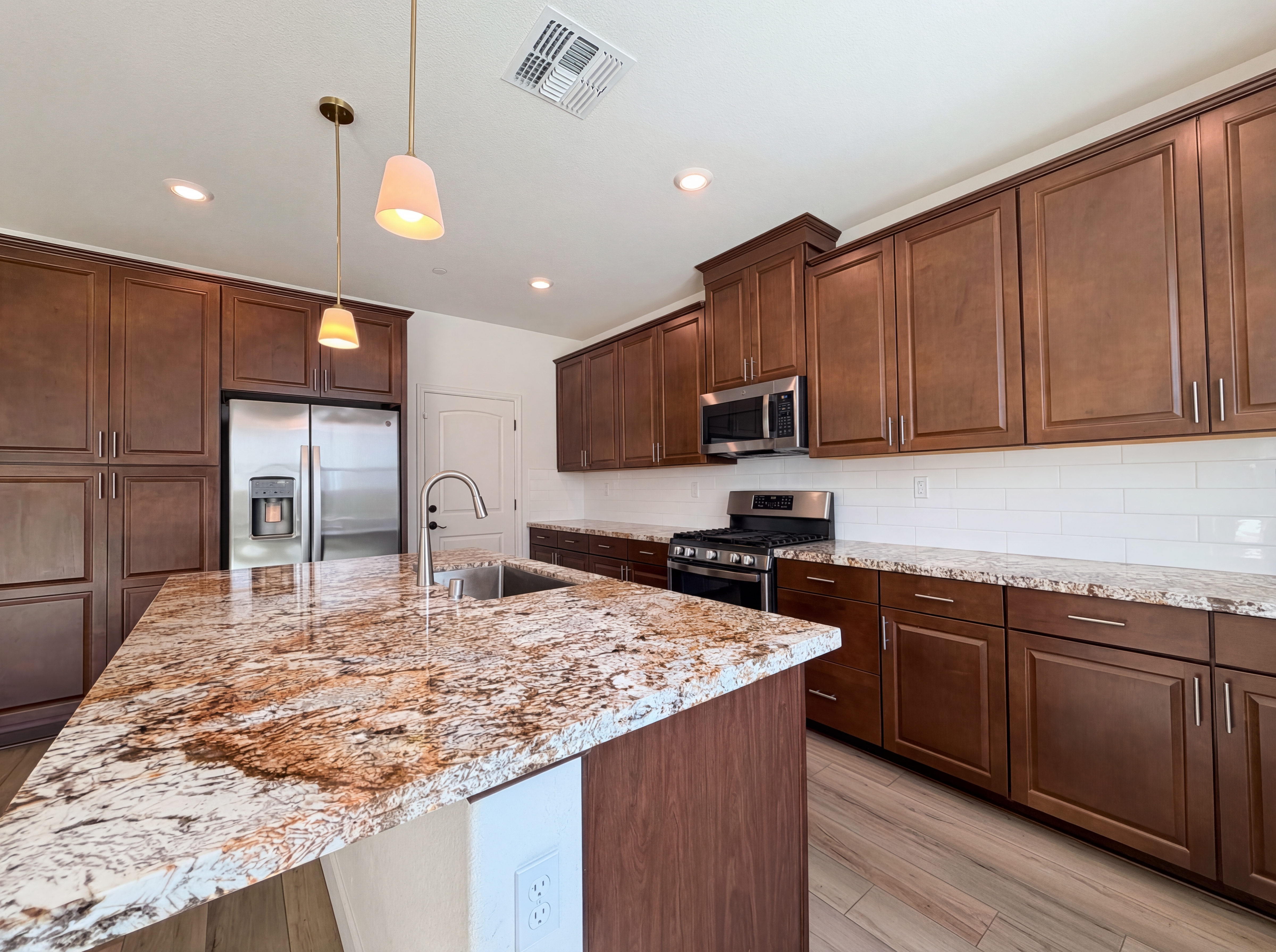Photo 17 of 42 of 8778 Encore Way, Elk Grove, CA